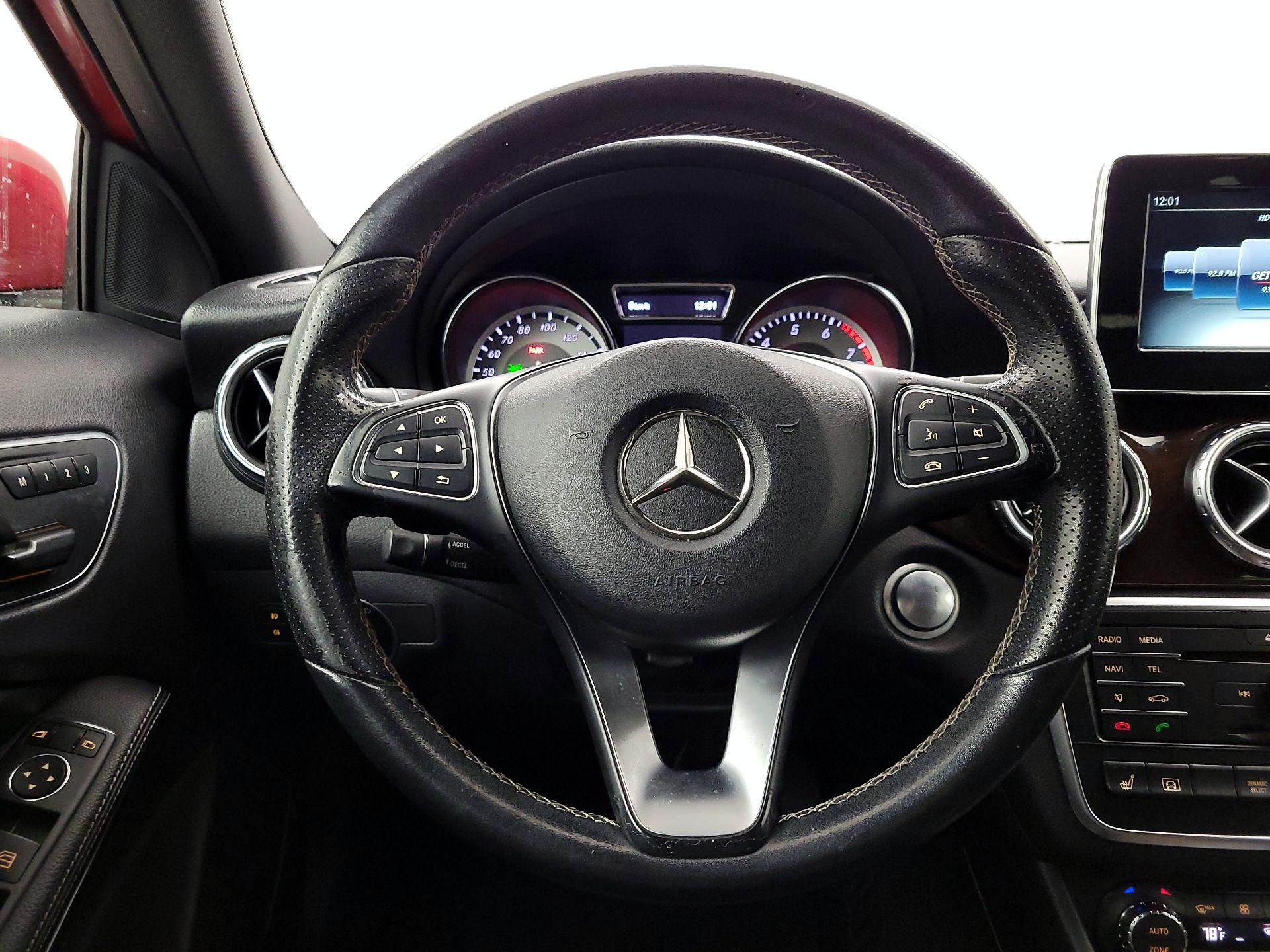 Thumbnail: 2016 Mercedes-Benz GLA - 10