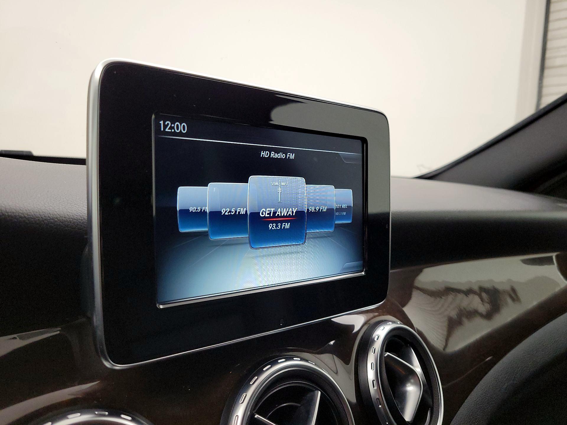 Thumbnail: 2016 Mercedes-Benz GLA - 15