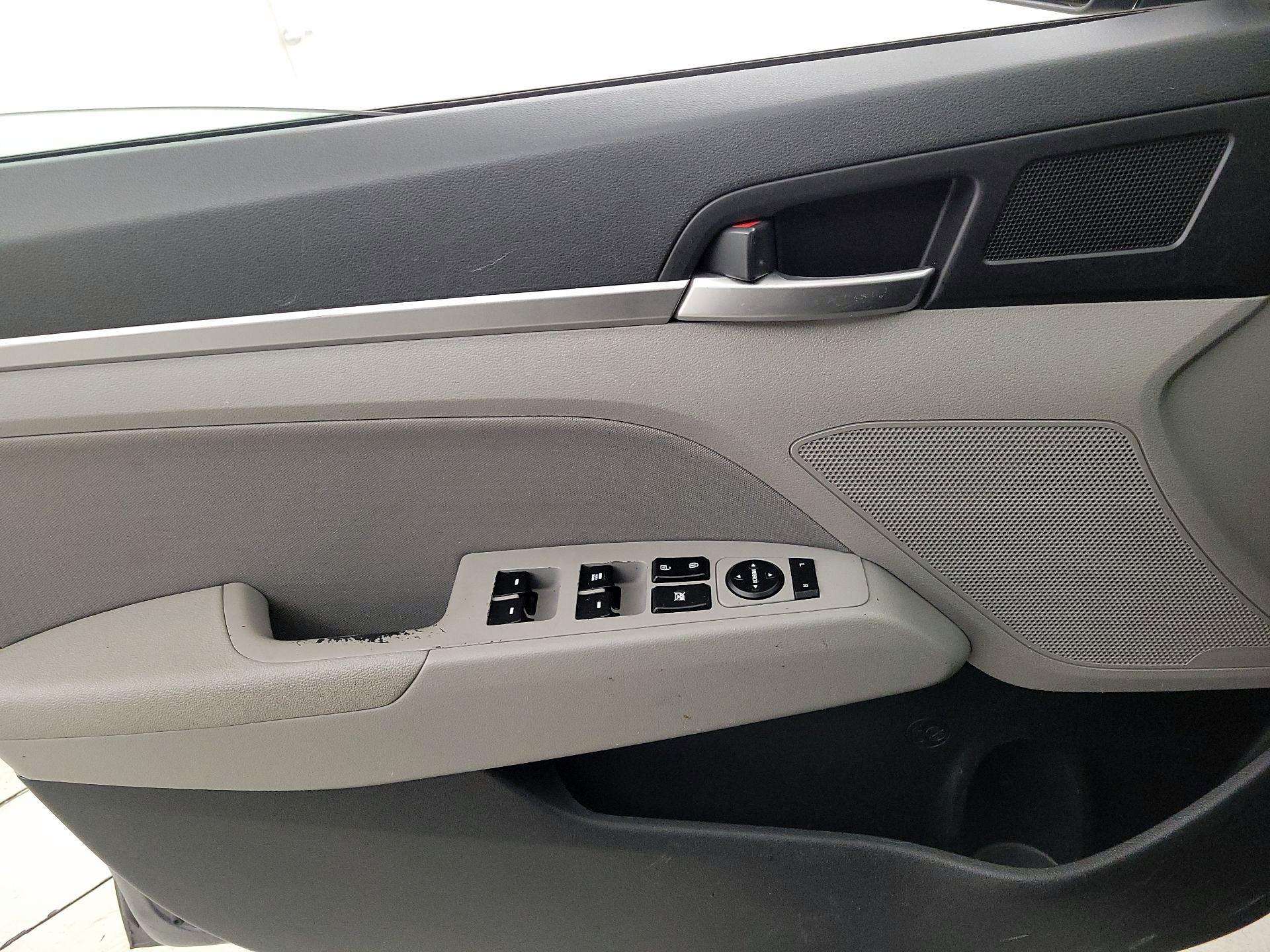 Thumbnail: 2019 Hyundai Elantra - 12