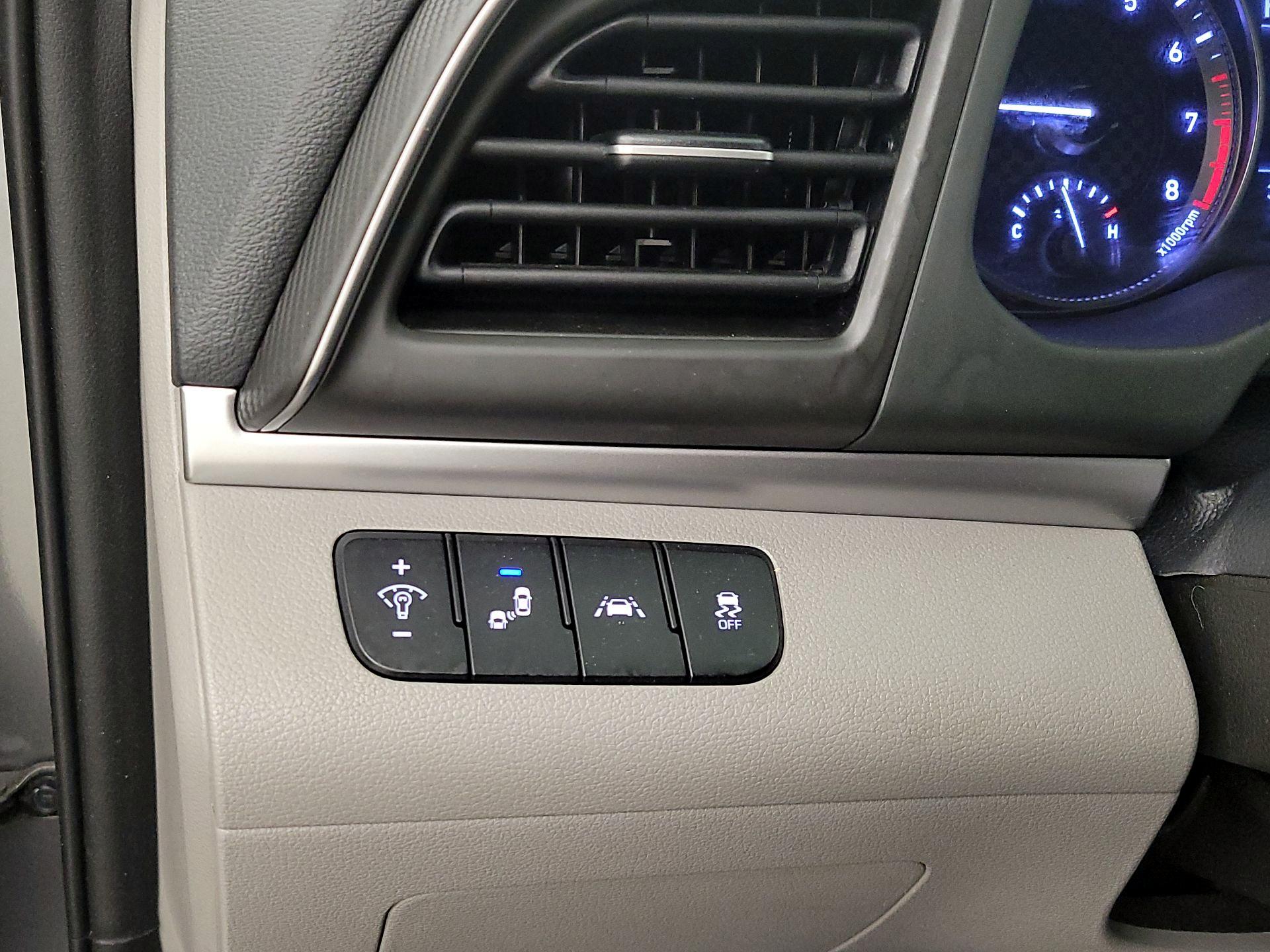 Thumbnail: 2019 Hyundai Elantra - 13