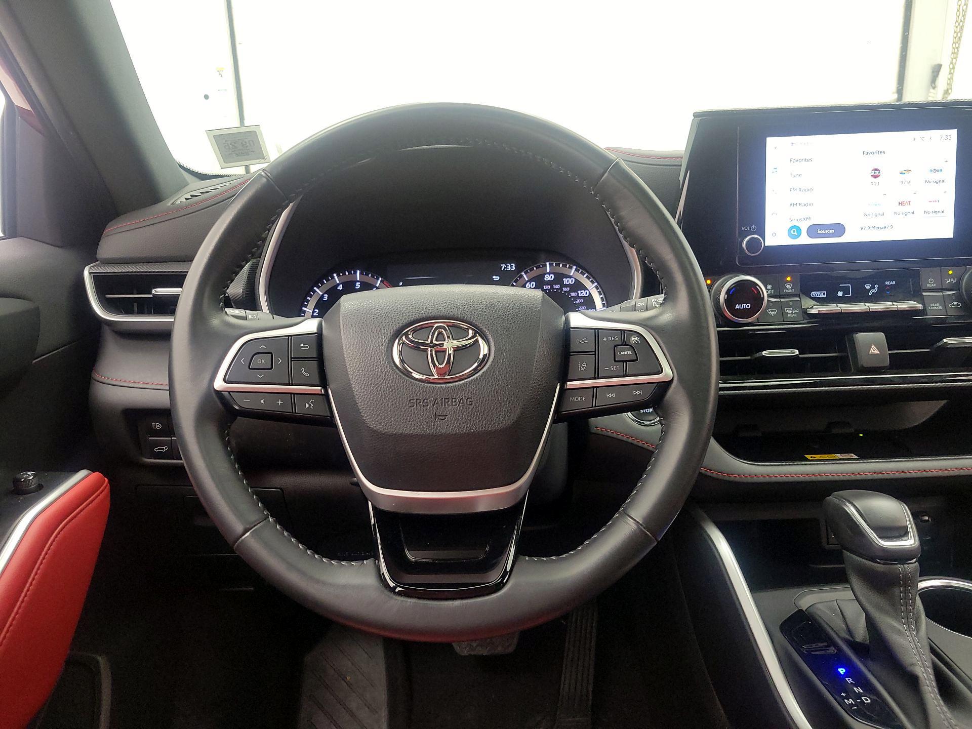 Thumbnail: 2023 Toyota Highlander - 10