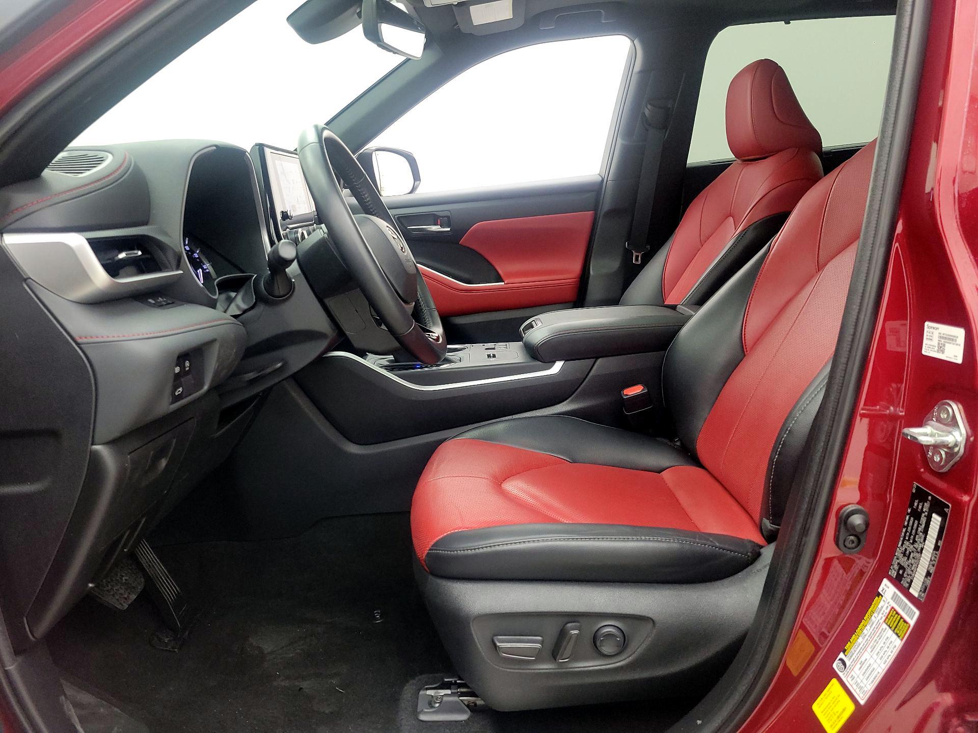 Thumbnail: 2023 Toyota Highlander - 11