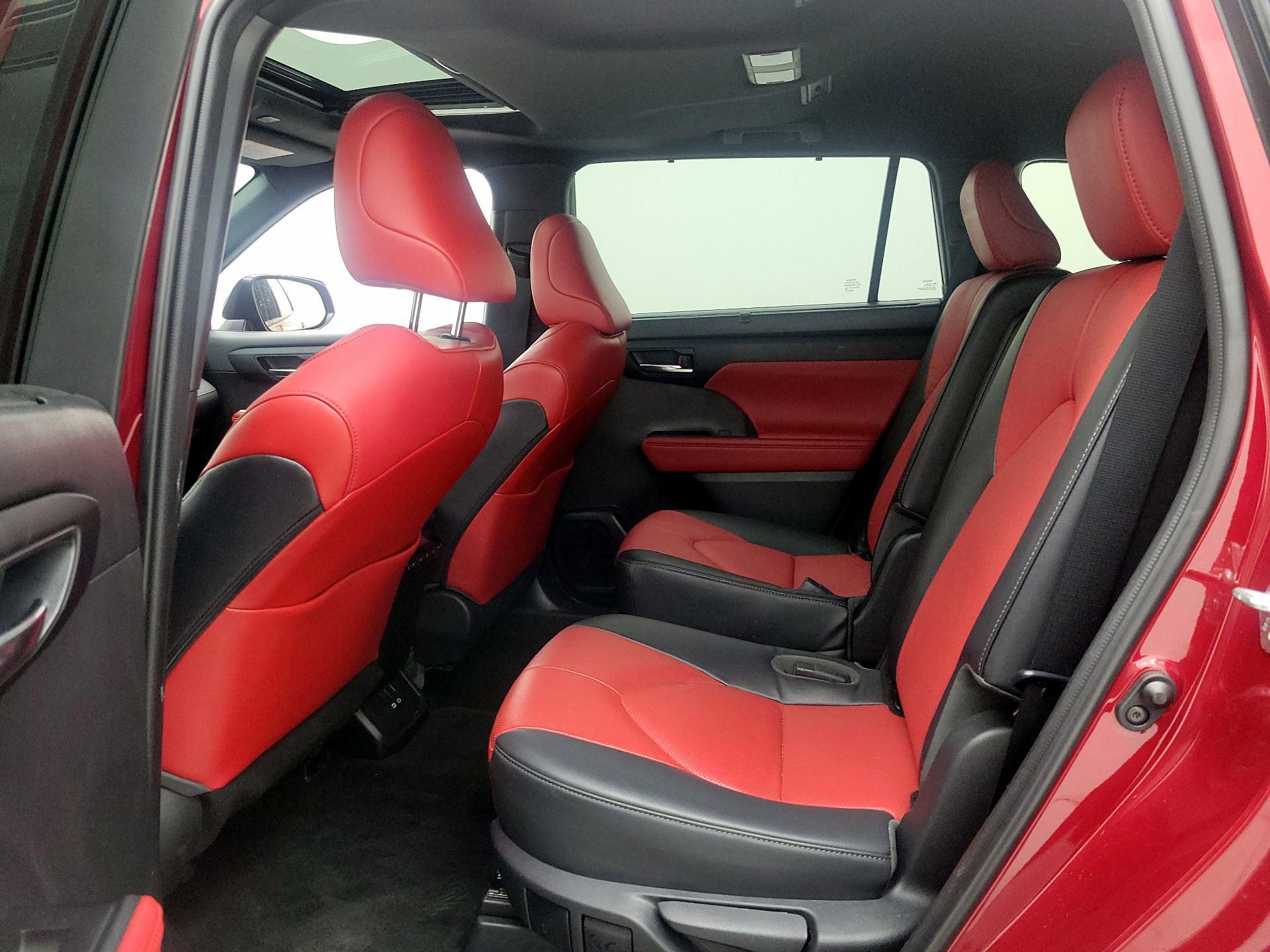 Thumbnail: 2023 Toyota Highlander - 19