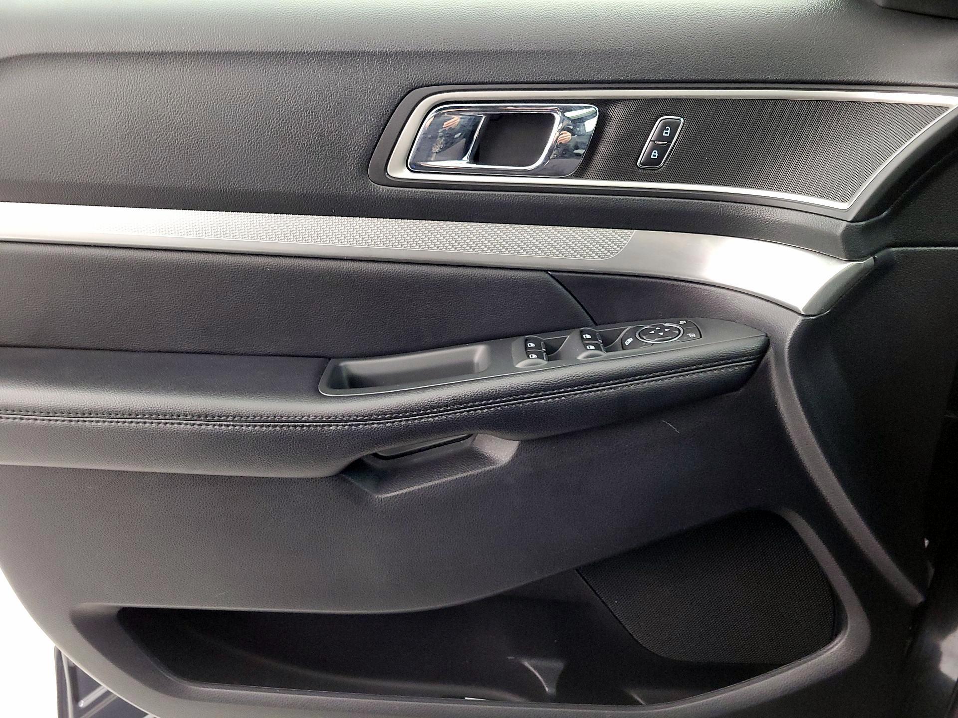 Thumbnail: 2017 Ford Explorer - 12