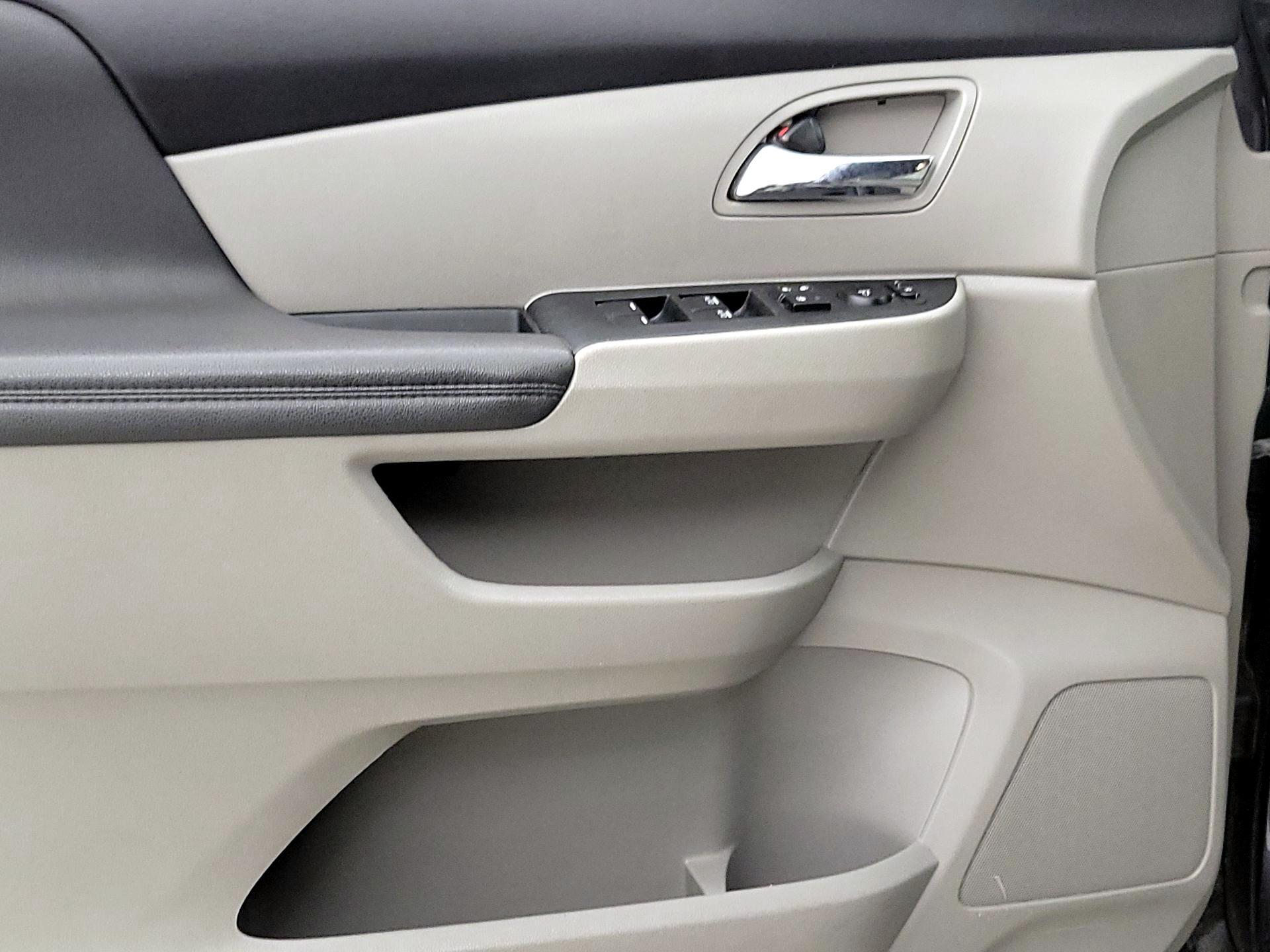 Thumbnail: 2015 Honda Odyssey - 12