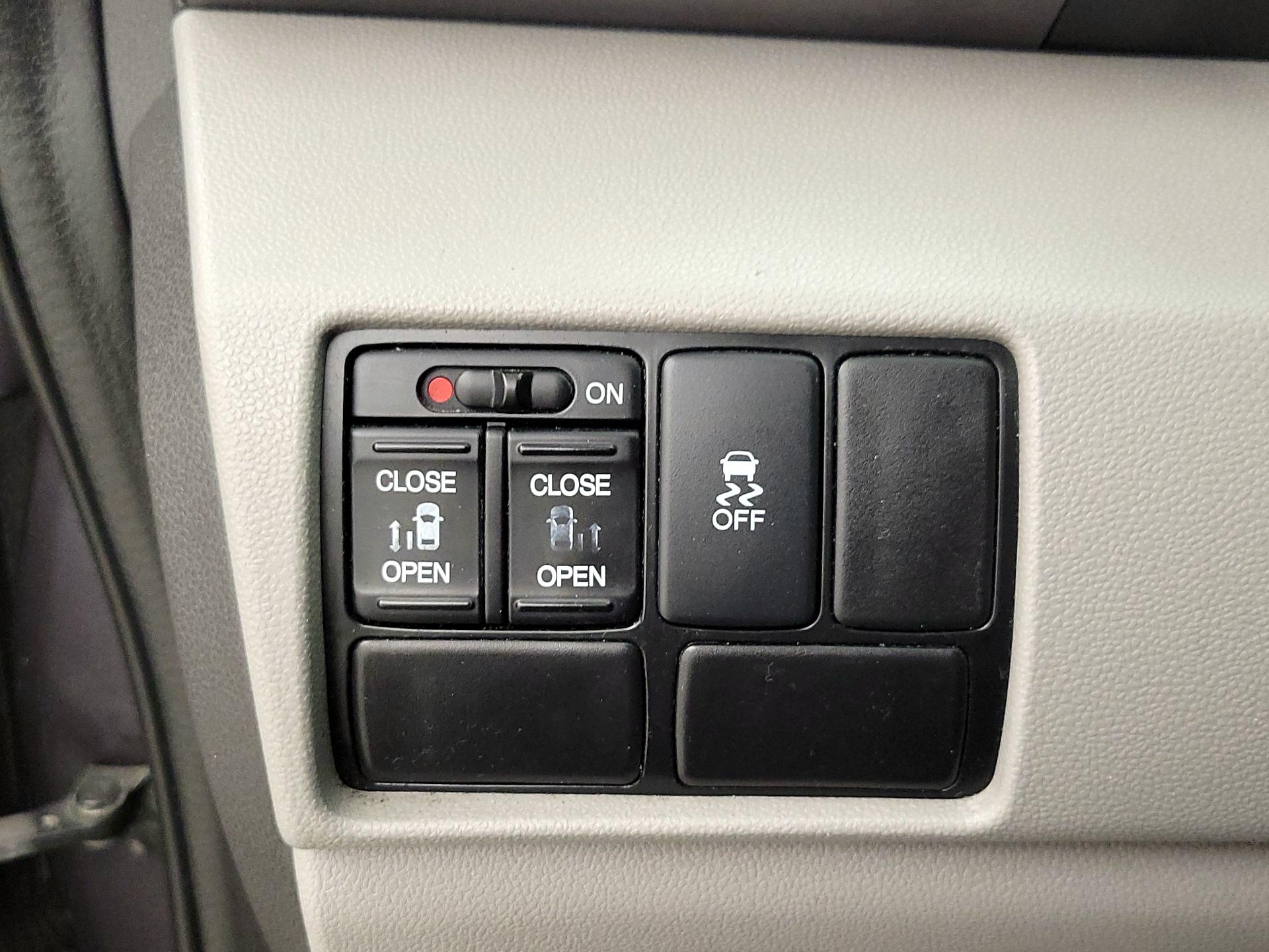 Thumbnail: 2015 Honda Odyssey - 13