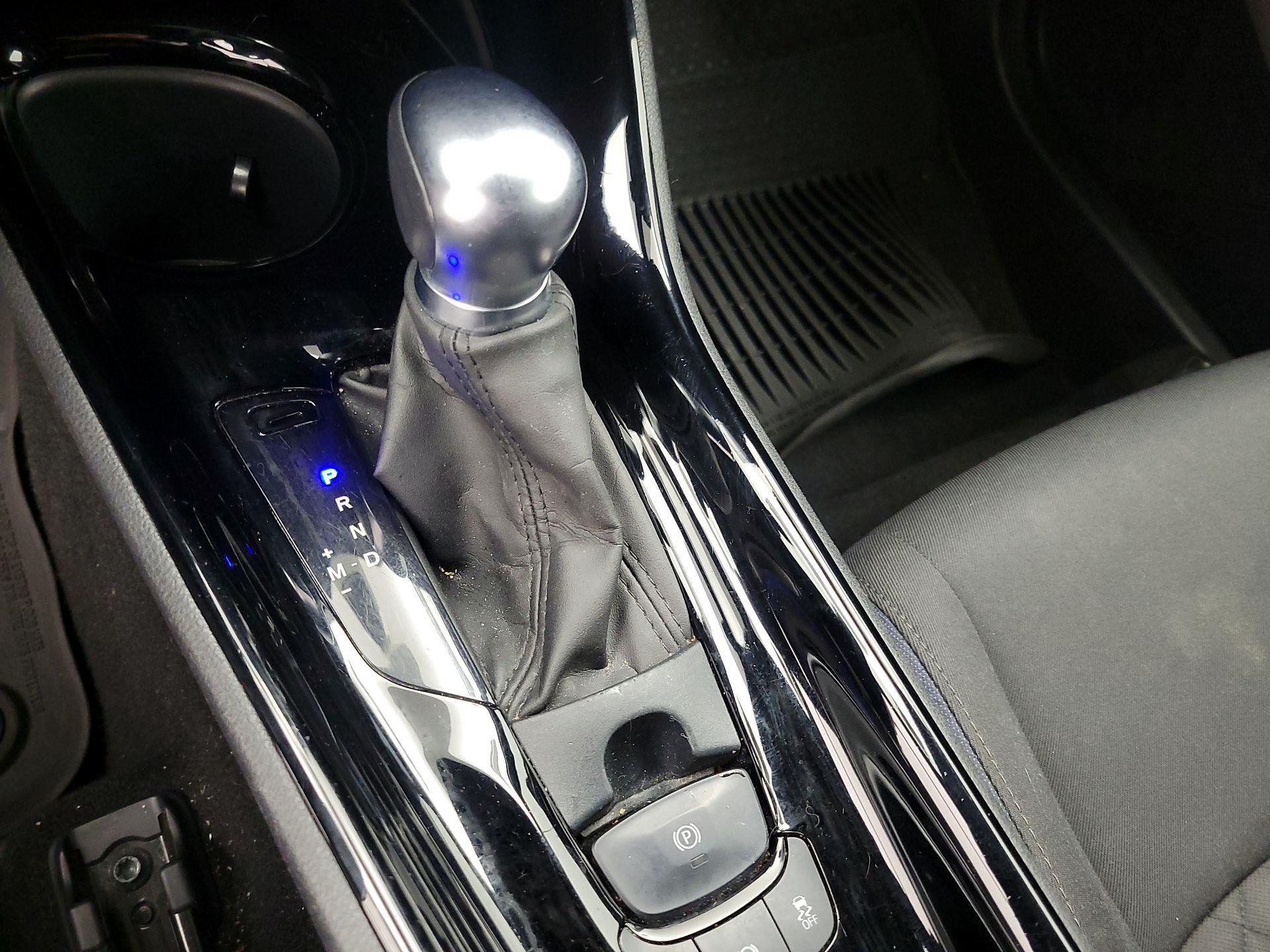 Thumbnail: 2022 Toyota C-HR - 17