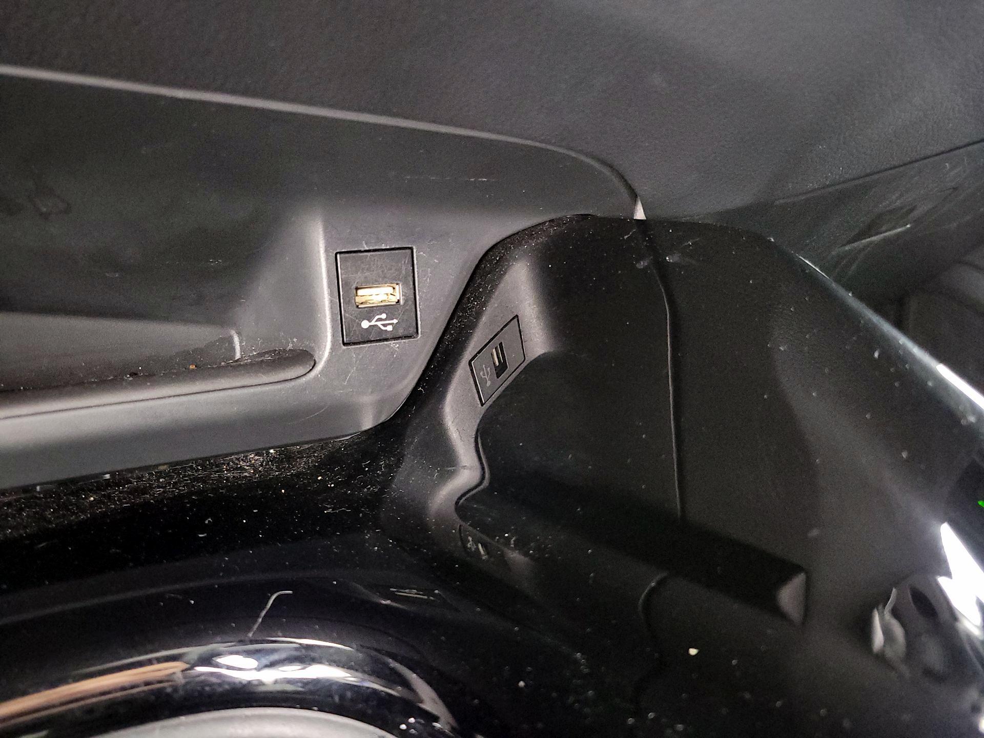 Thumbnail: 2022 Toyota C-HR - 18