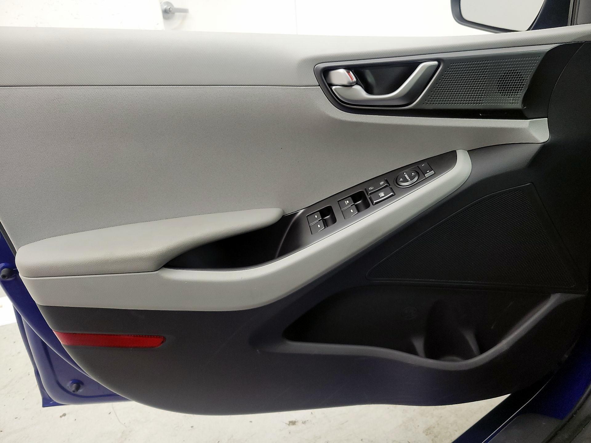 Thumbnail: 2020 Hyundai Ioniq - 12