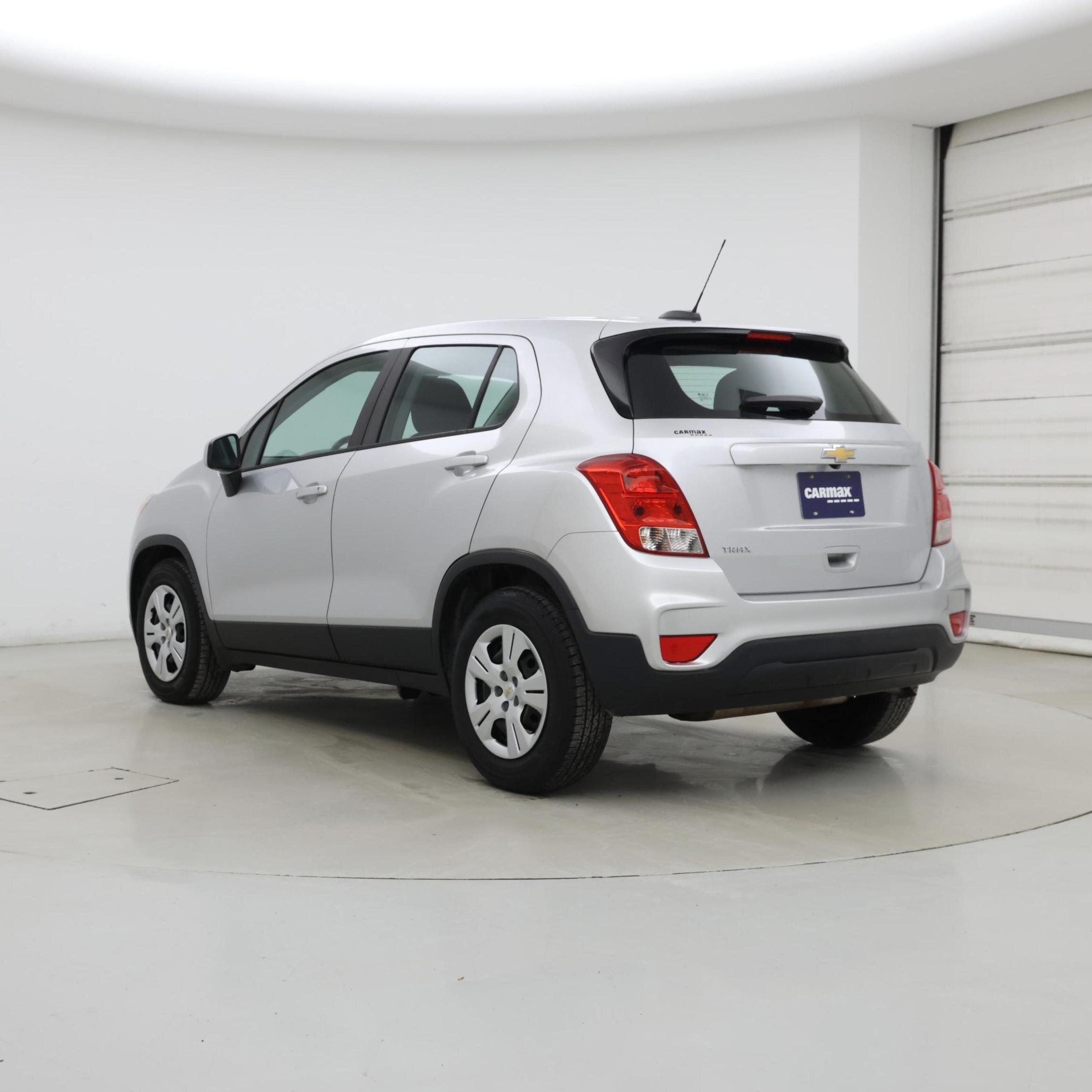 Thumbnail: 2017 Chevrolet Trax - 2