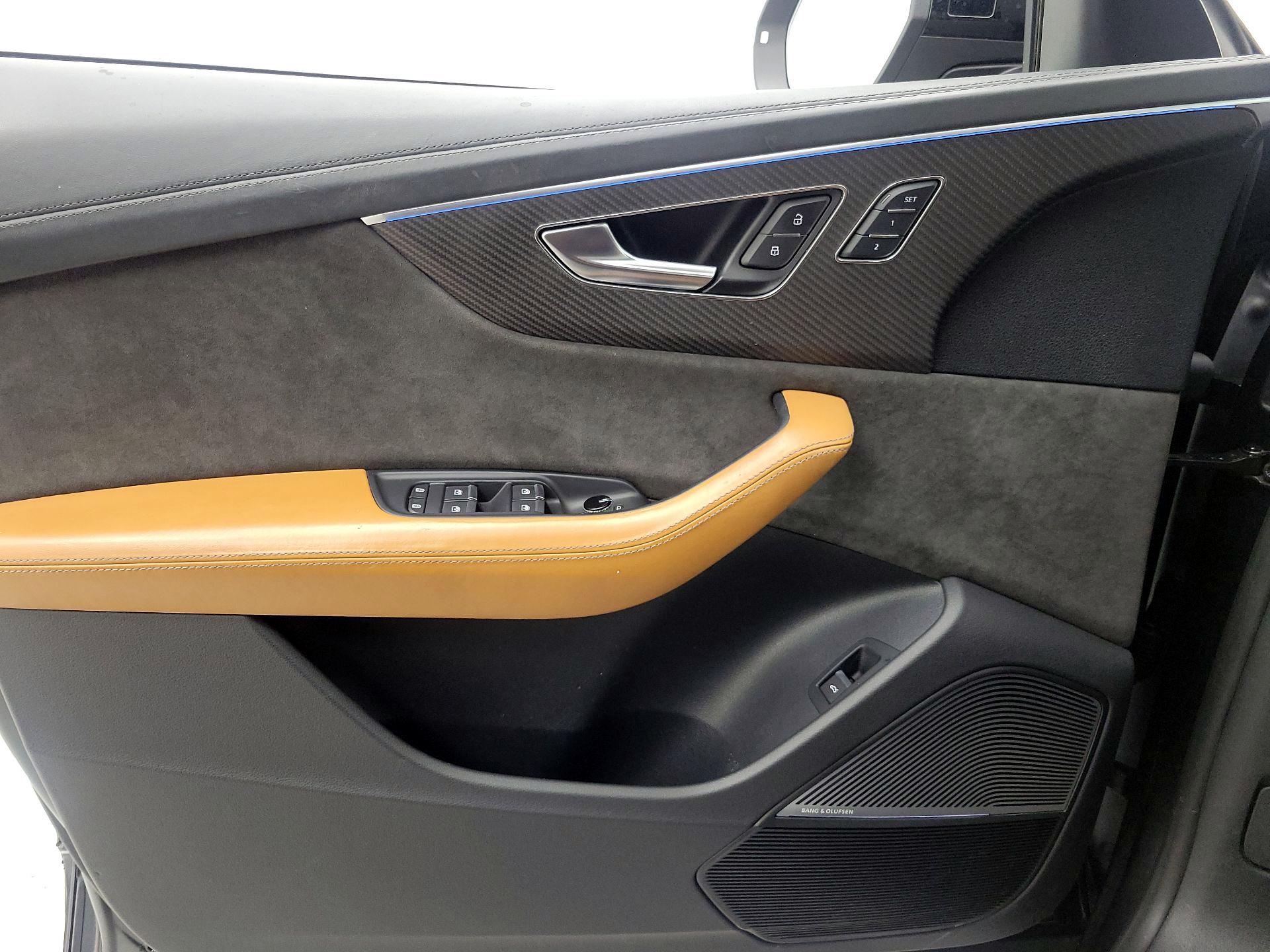 Thumbnail: 2022 Audi RS Q8 - 12