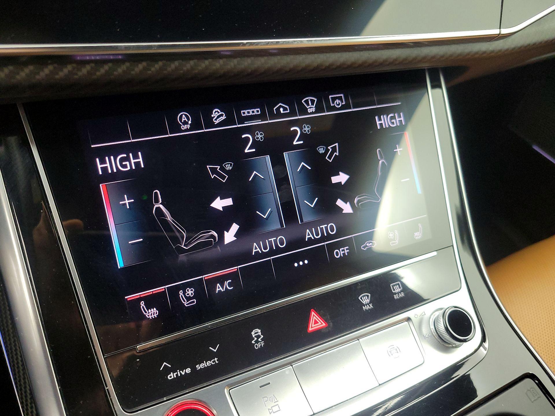 Thumbnail: 2022 Audi RS Q8 - 16