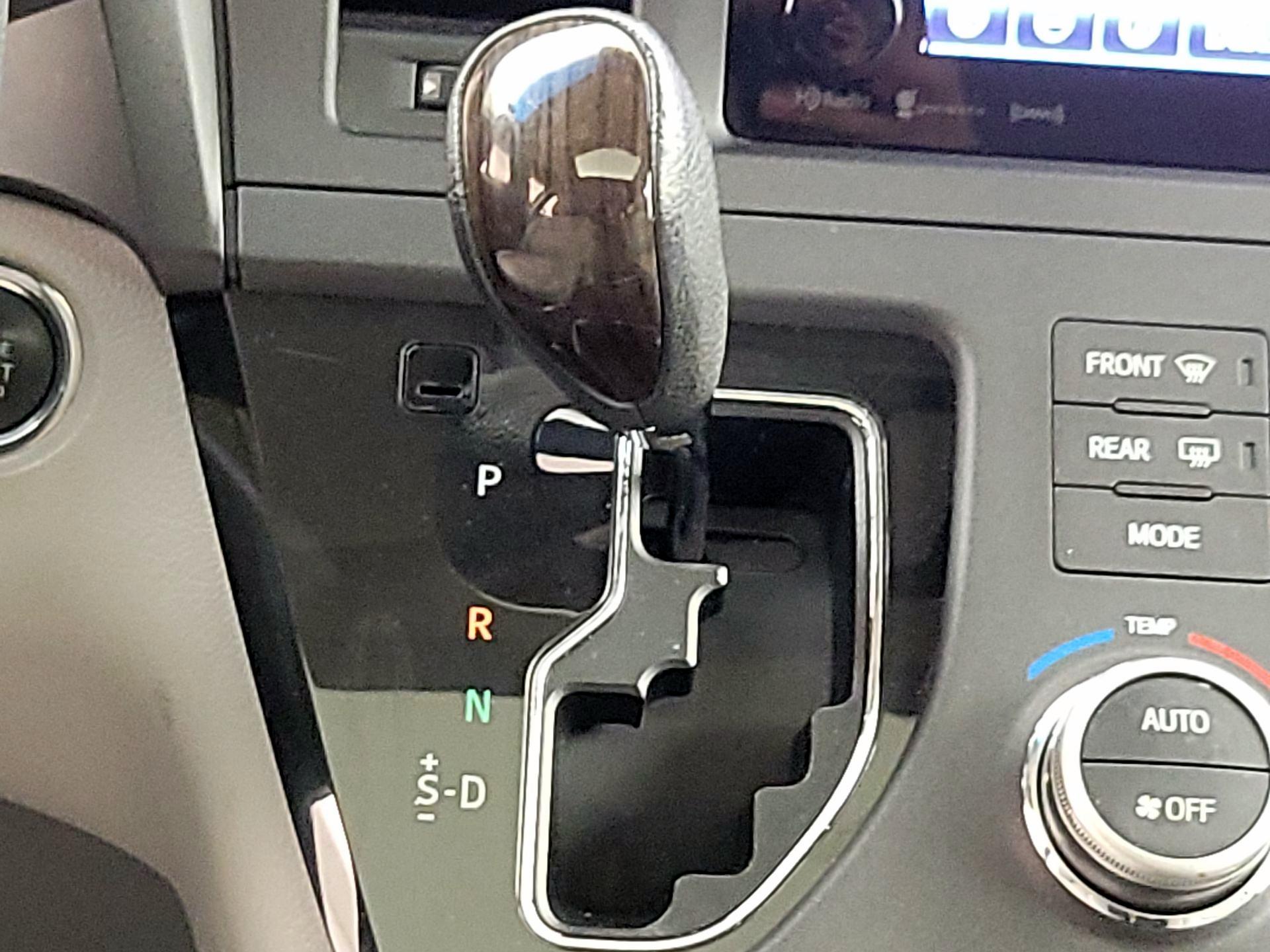 Thumbnail: 2017 Toyota Sienna - 18
