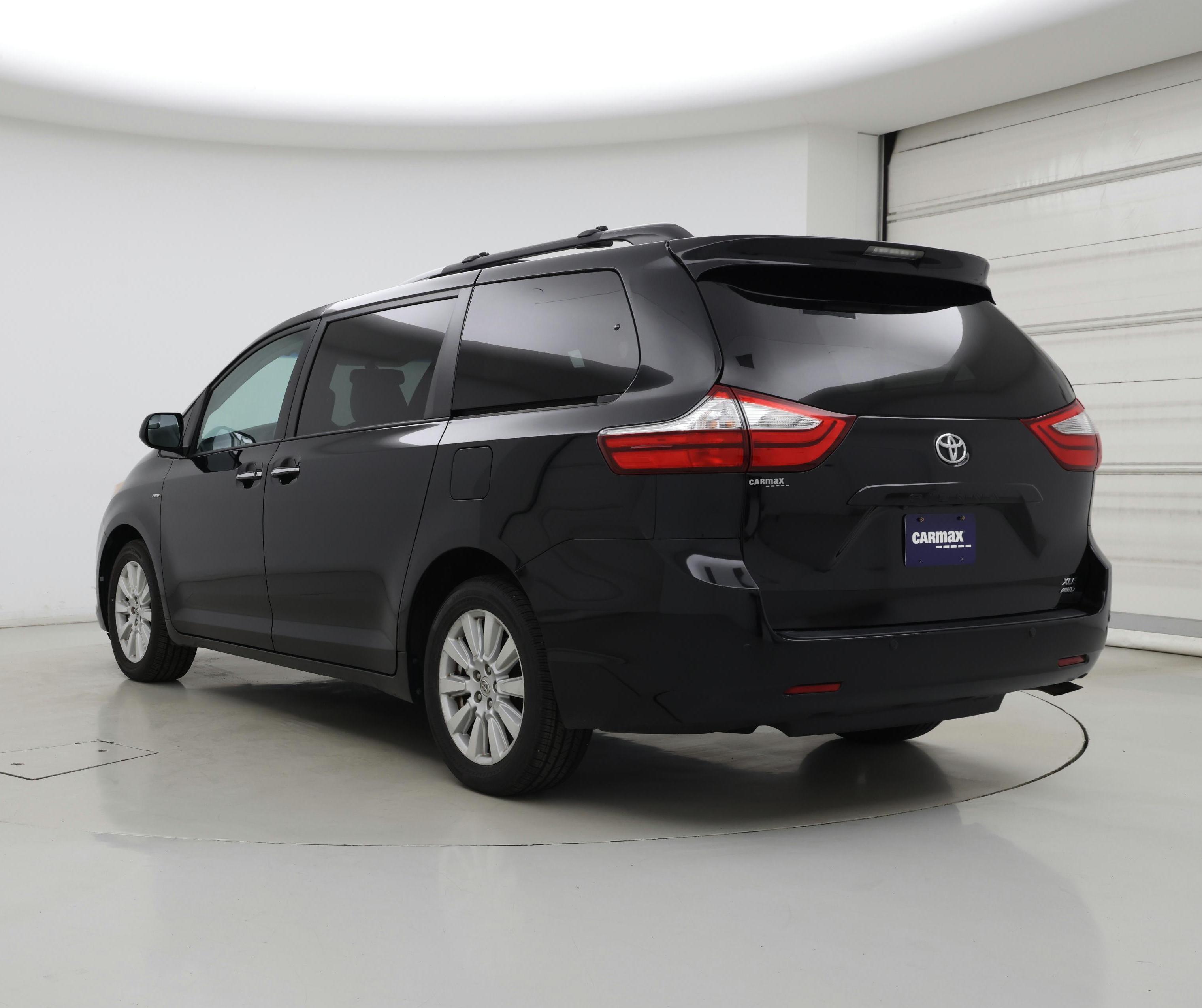 Thumbnail: 2017 Toyota Sienna - 2
