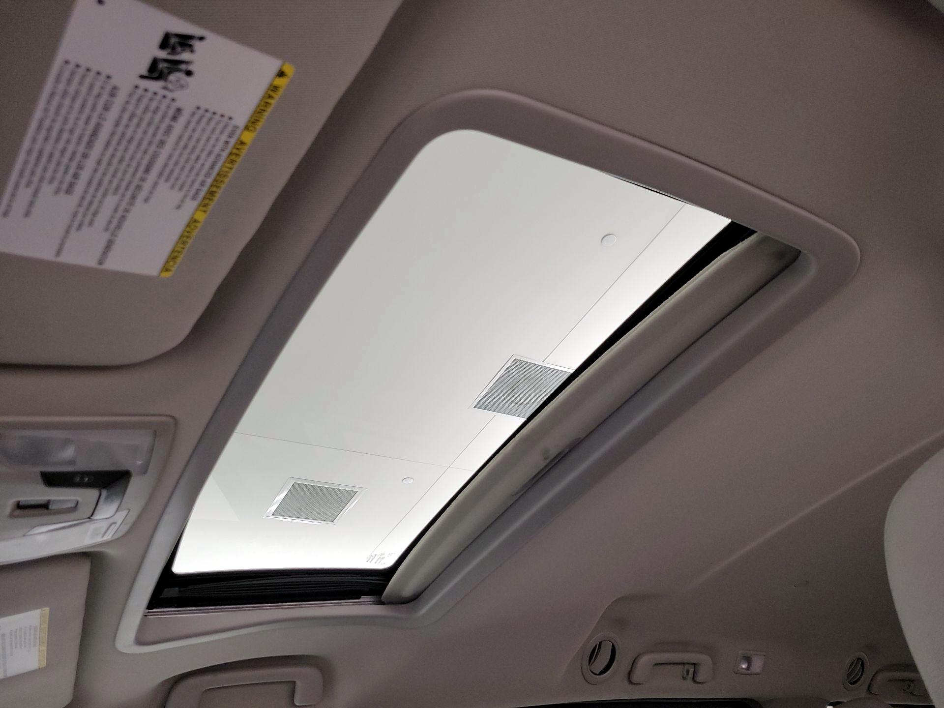 Thumbnail: 2017 Toyota Sienna - 20