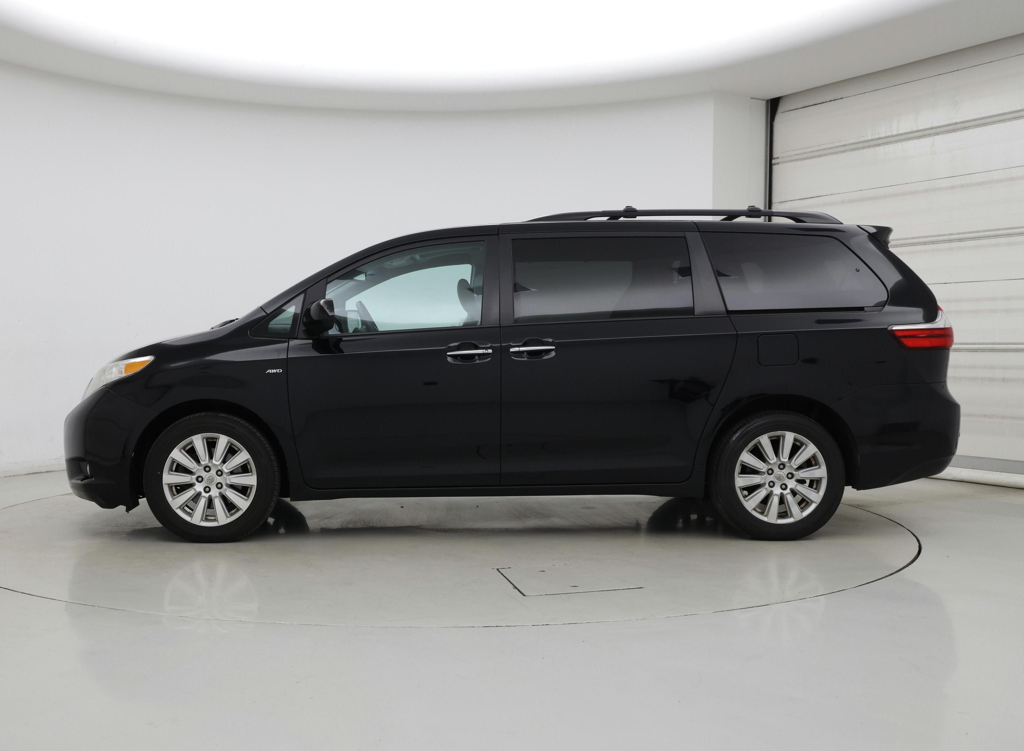 Thumbnail: 2017 Toyota Sienna - 3