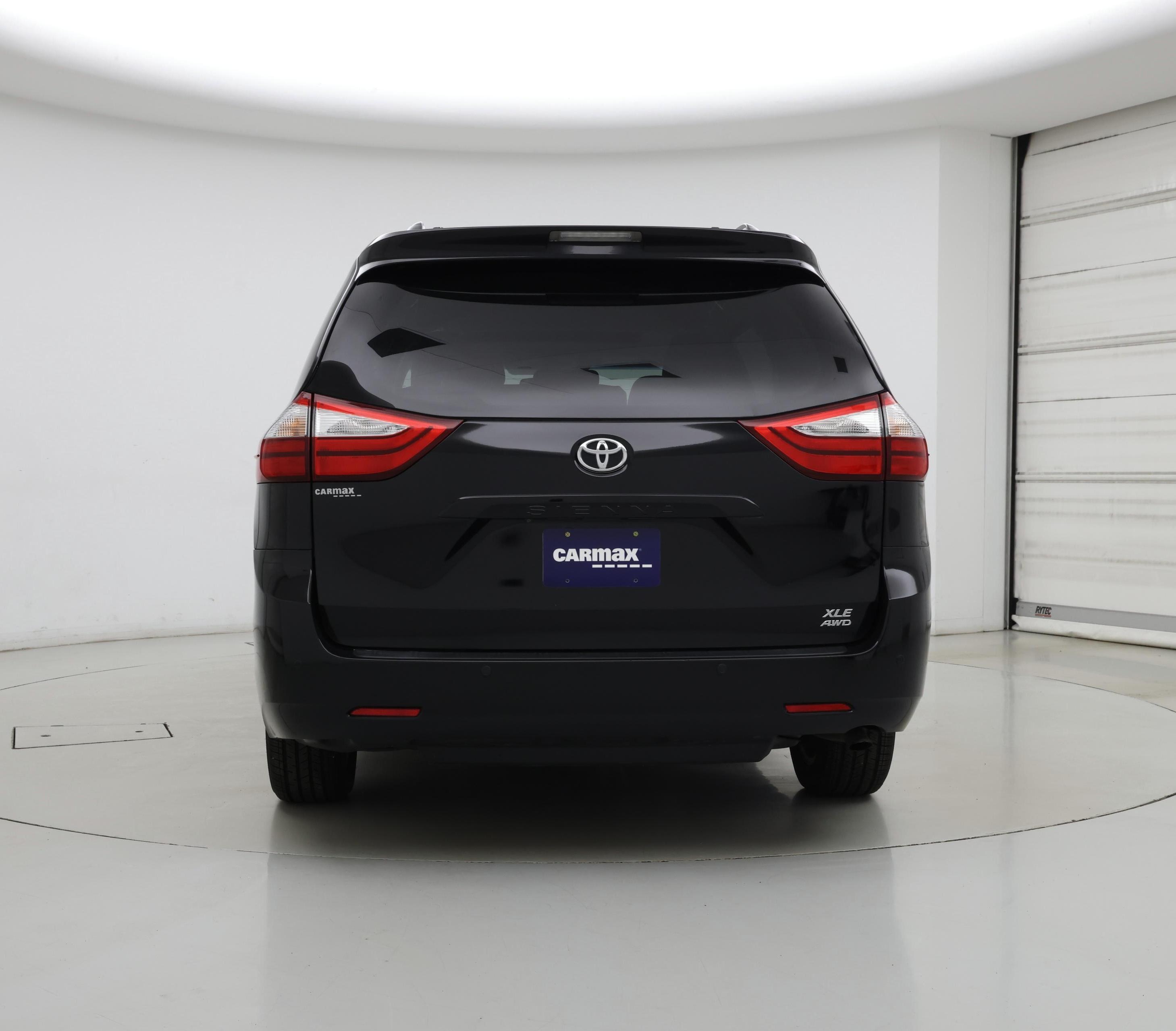 Thumbnail: 2017 Toyota Sienna - 6