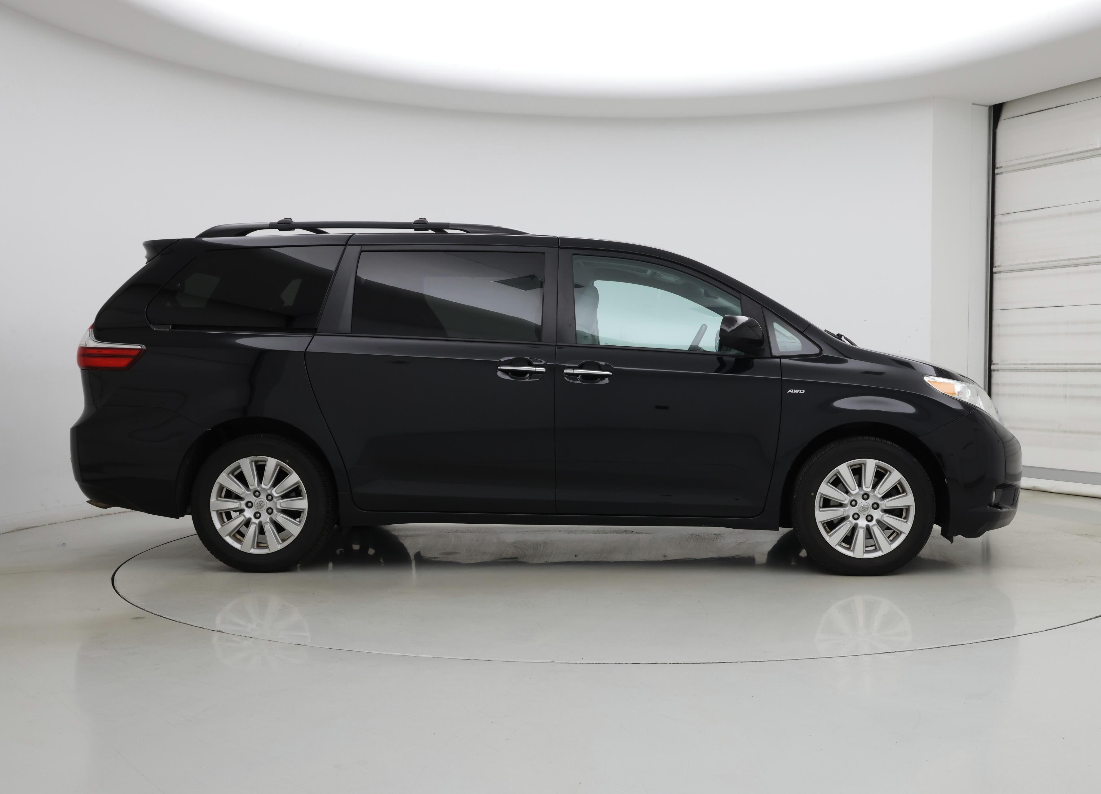 Thumbnail: 2017 Toyota Sienna - 7