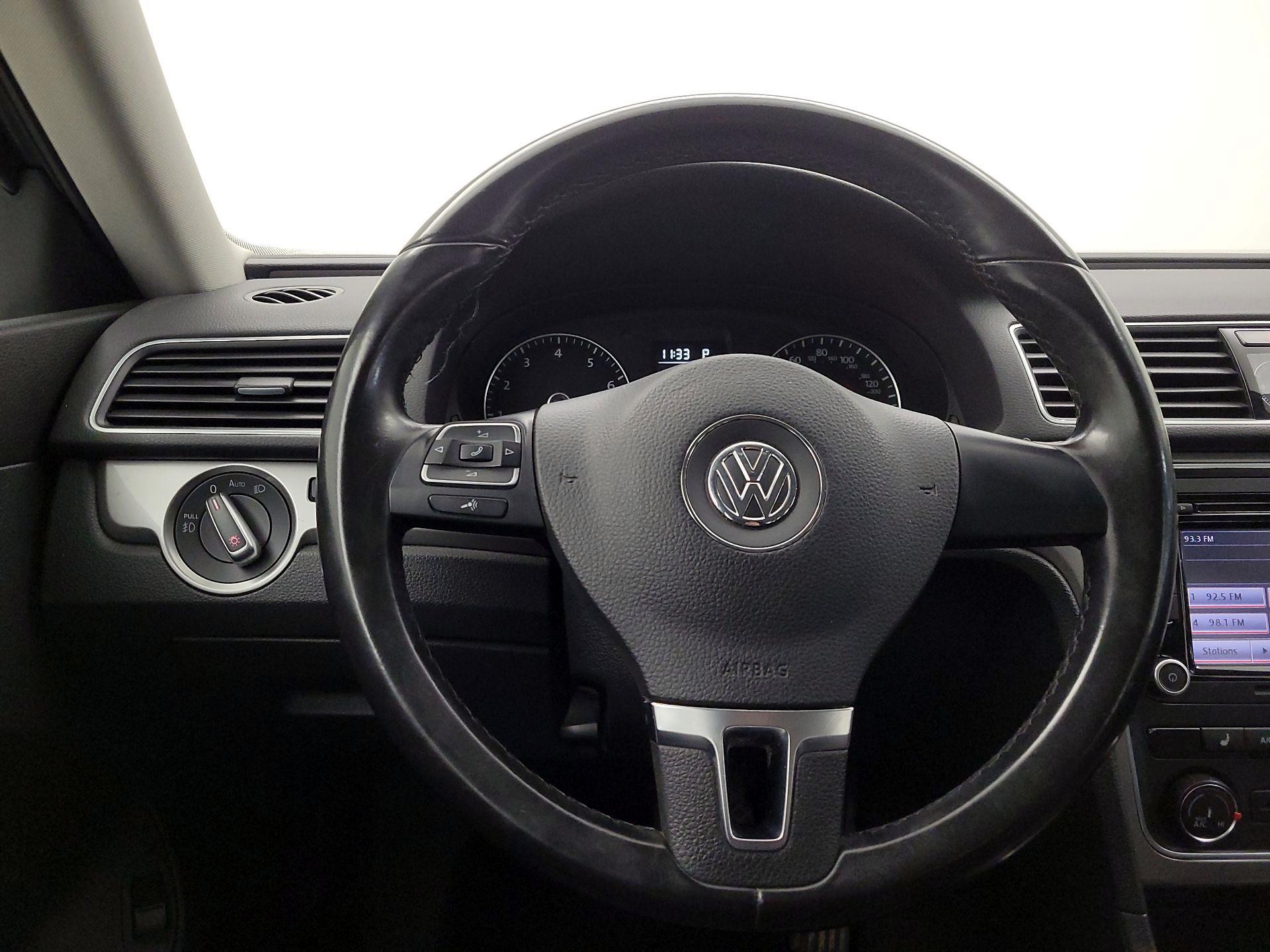 Thumbnail: 2015 Volkswagen Passat - 10