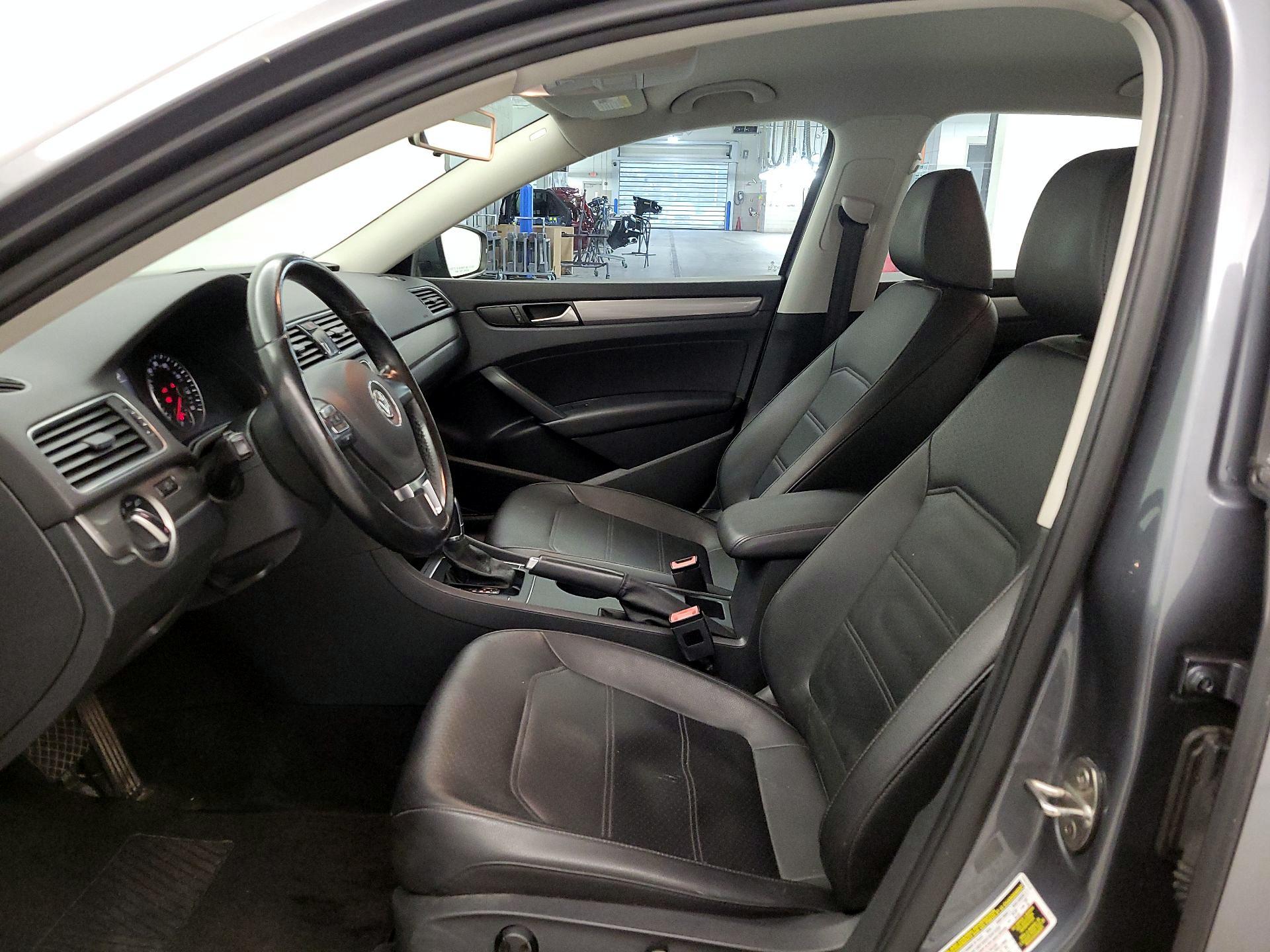 Thumbnail: 2015 Volkswagen Passat - 11