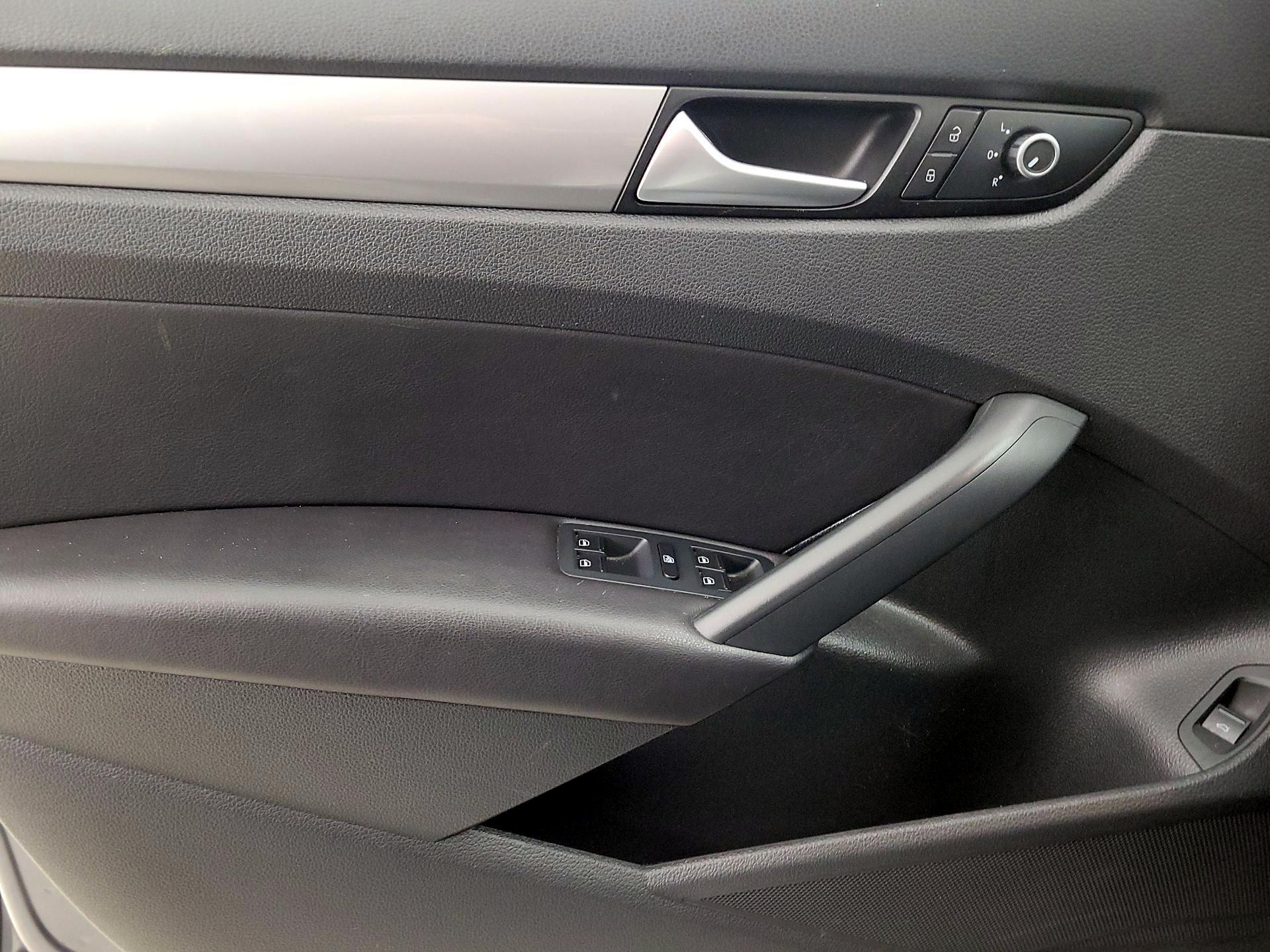 Thumbnail: 2015 Volkswagen Passat - 12