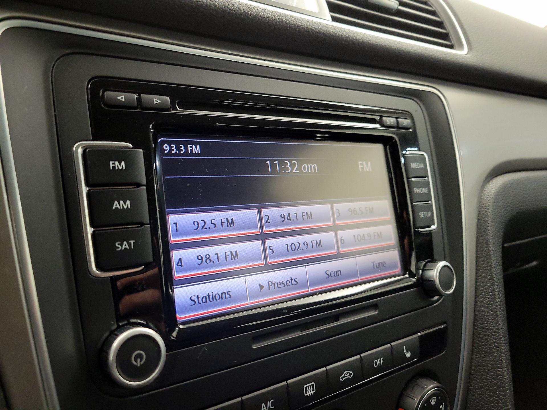 Thumbnail: 2015 Volkswagen Passat - 15