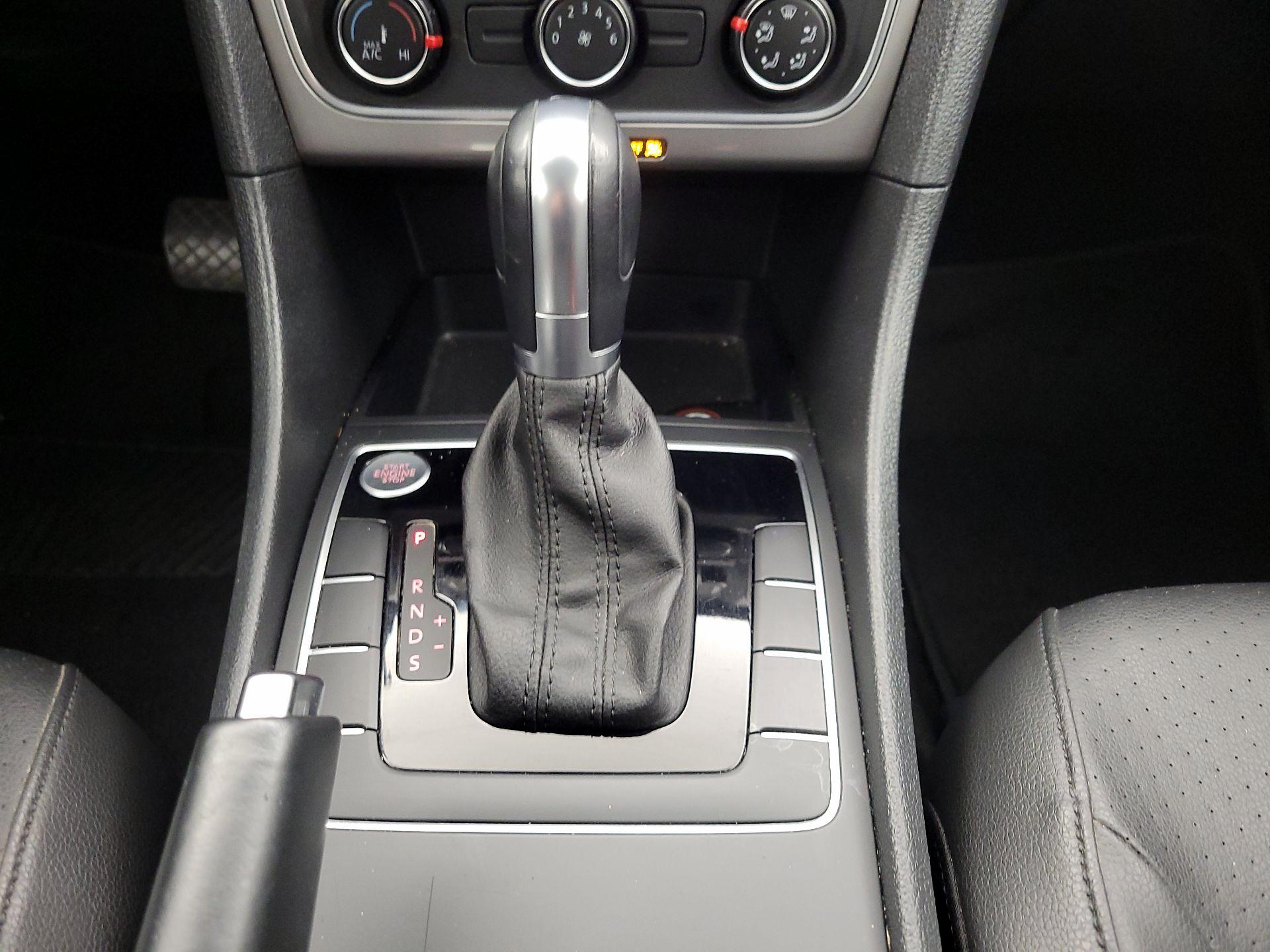 Thumbnail: 2015 Volkswagen Passat - 17