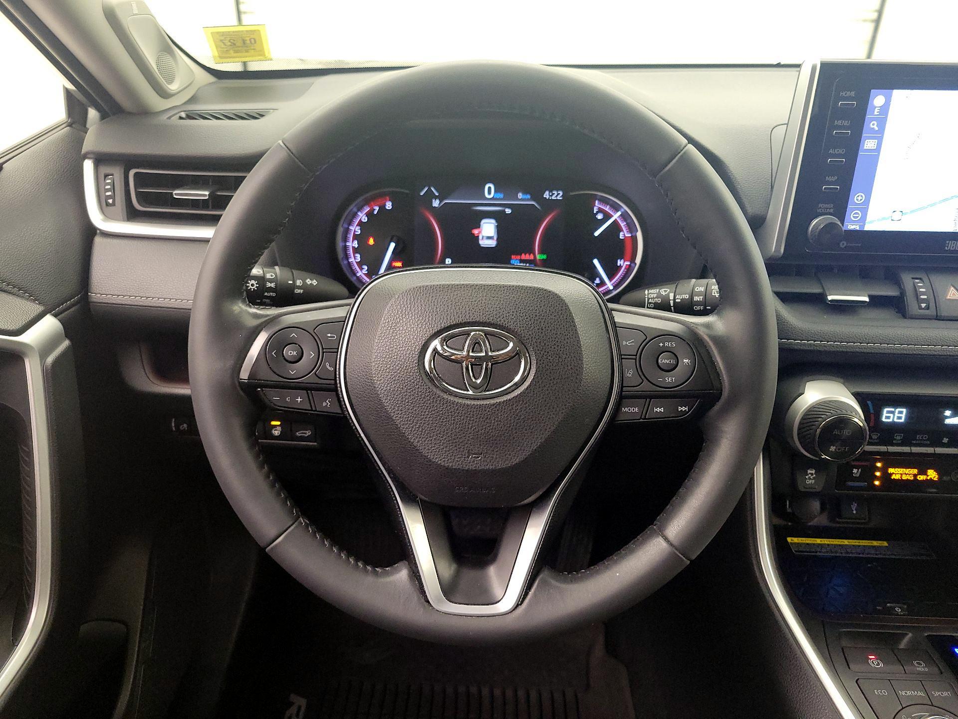 Thumbnail: 2020 Toyota RAV4 - 10