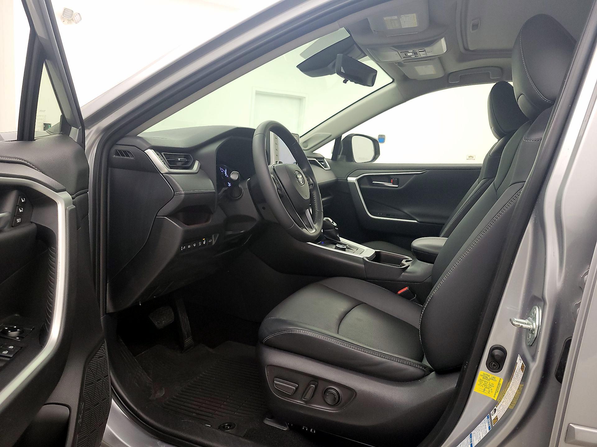 Thumbnail: 2020 Toyota RAV4 - 11