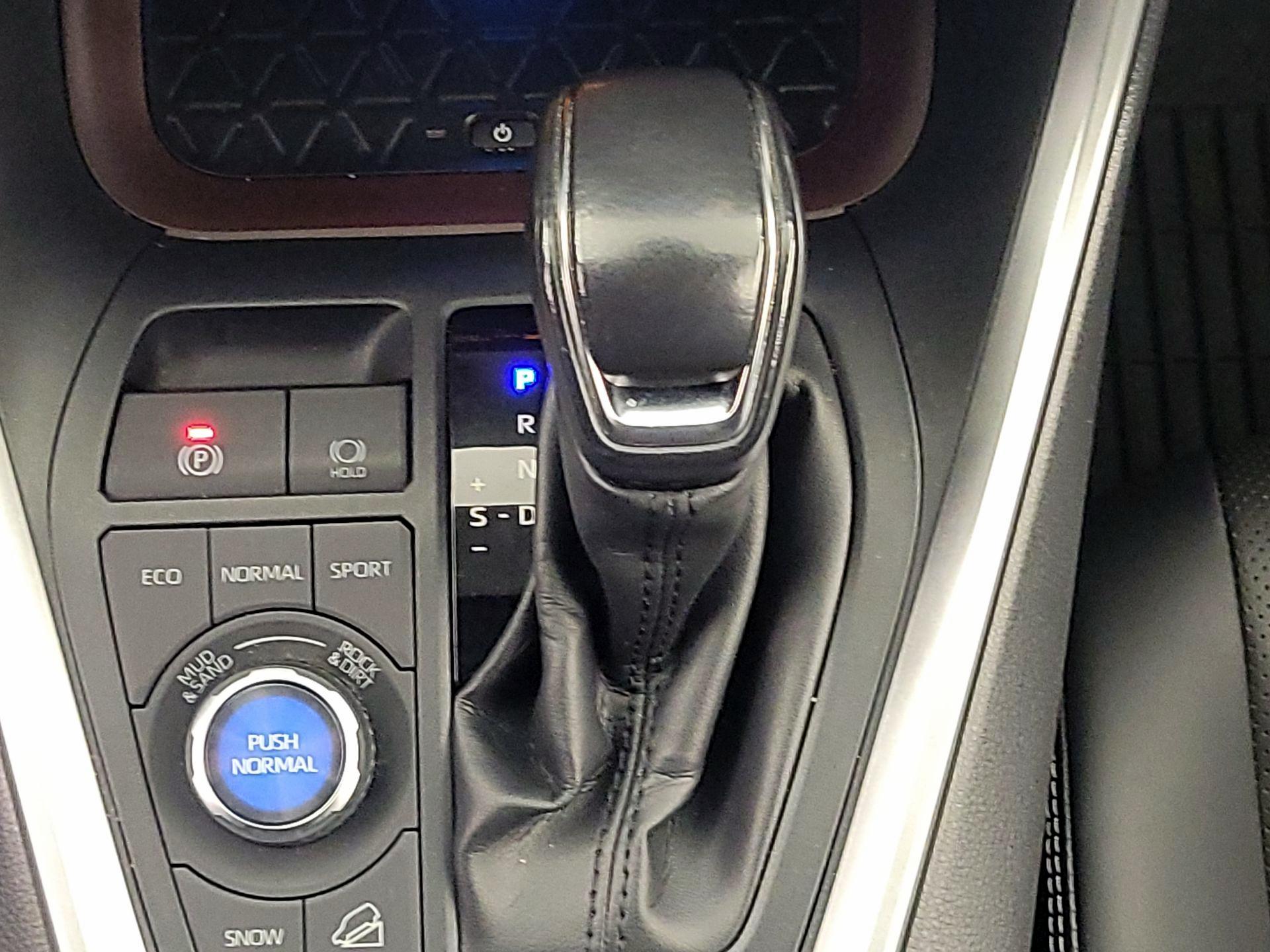 Thumbnail: 2020 Toyota RAV4 - 18