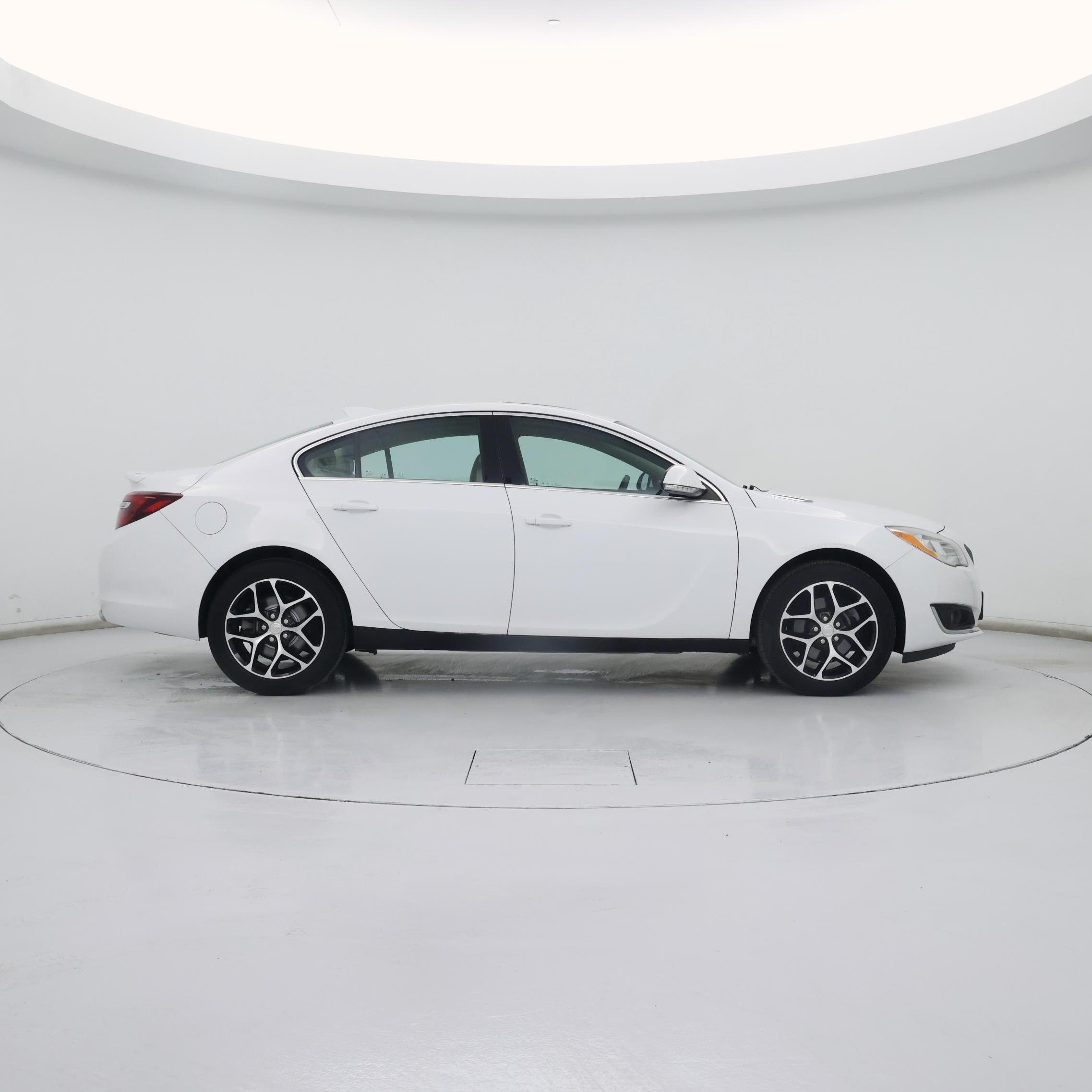 Thumbnail: 2017 Buick Regal - 7