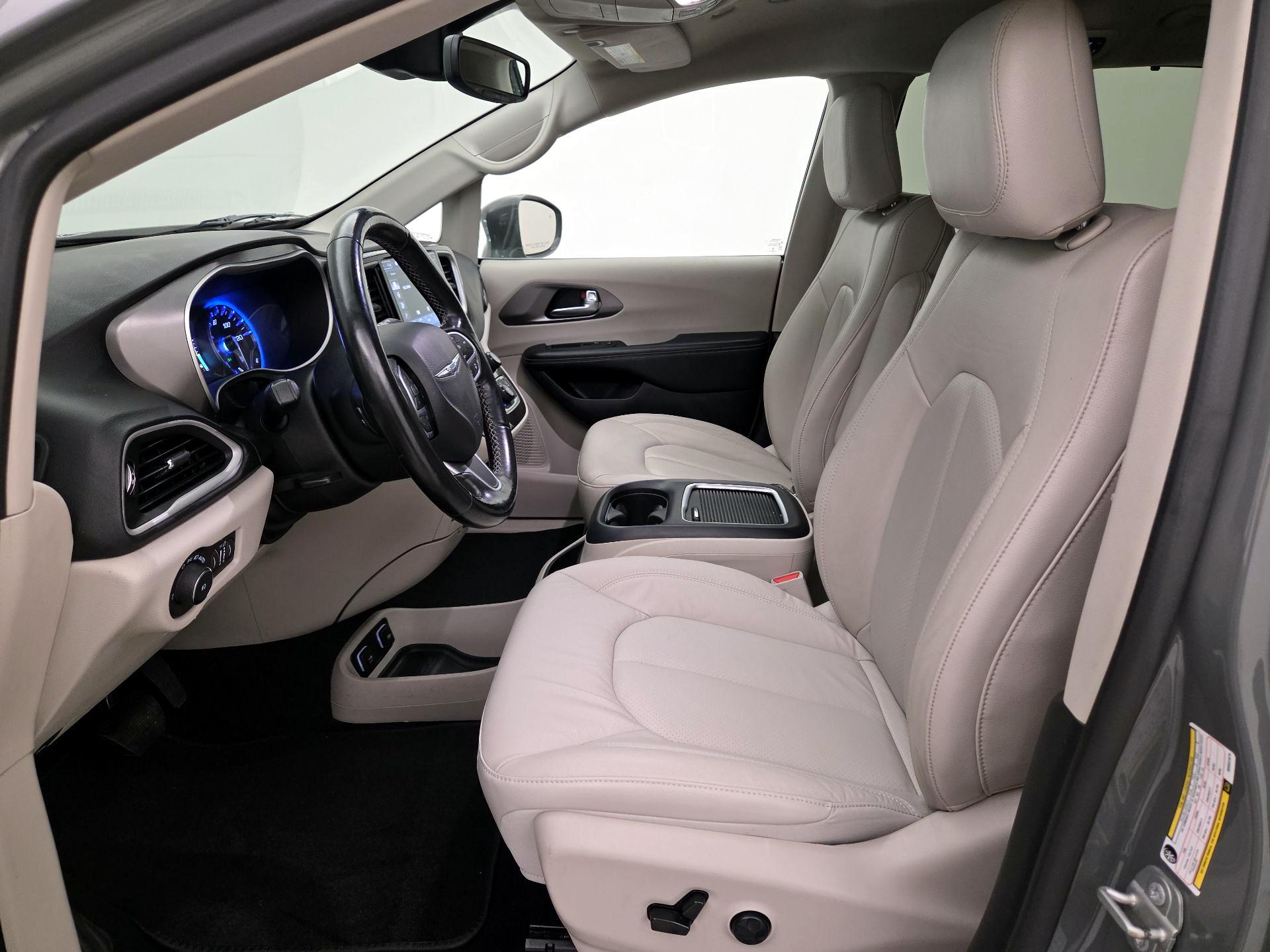 Thumbnail: 2021 Chrysler Pacifica - 11