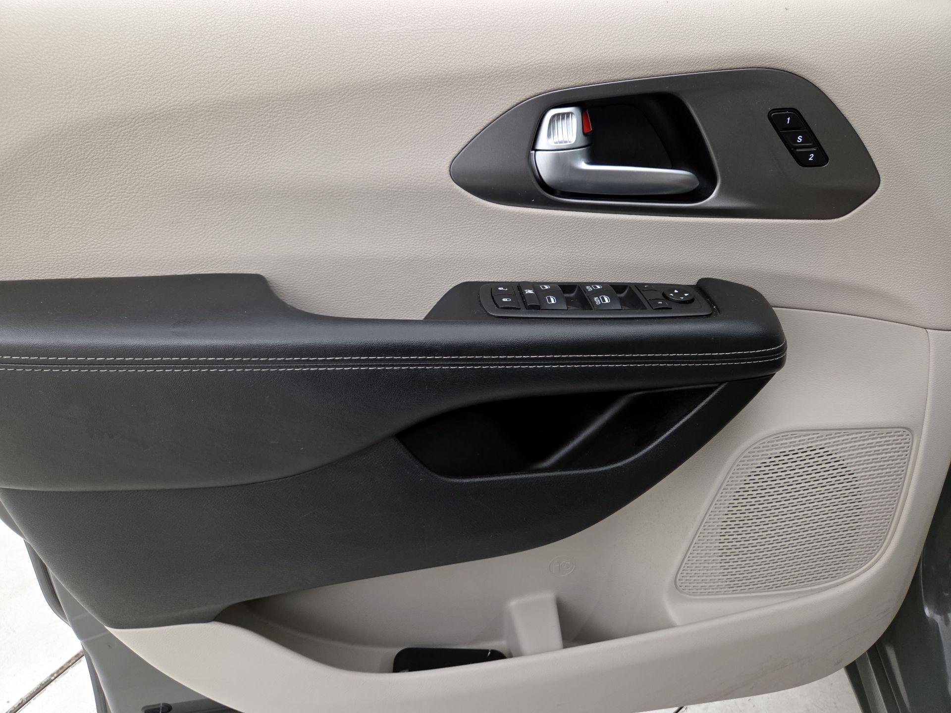 Thumbnail: 2021 Chrysler Pacifica - 12