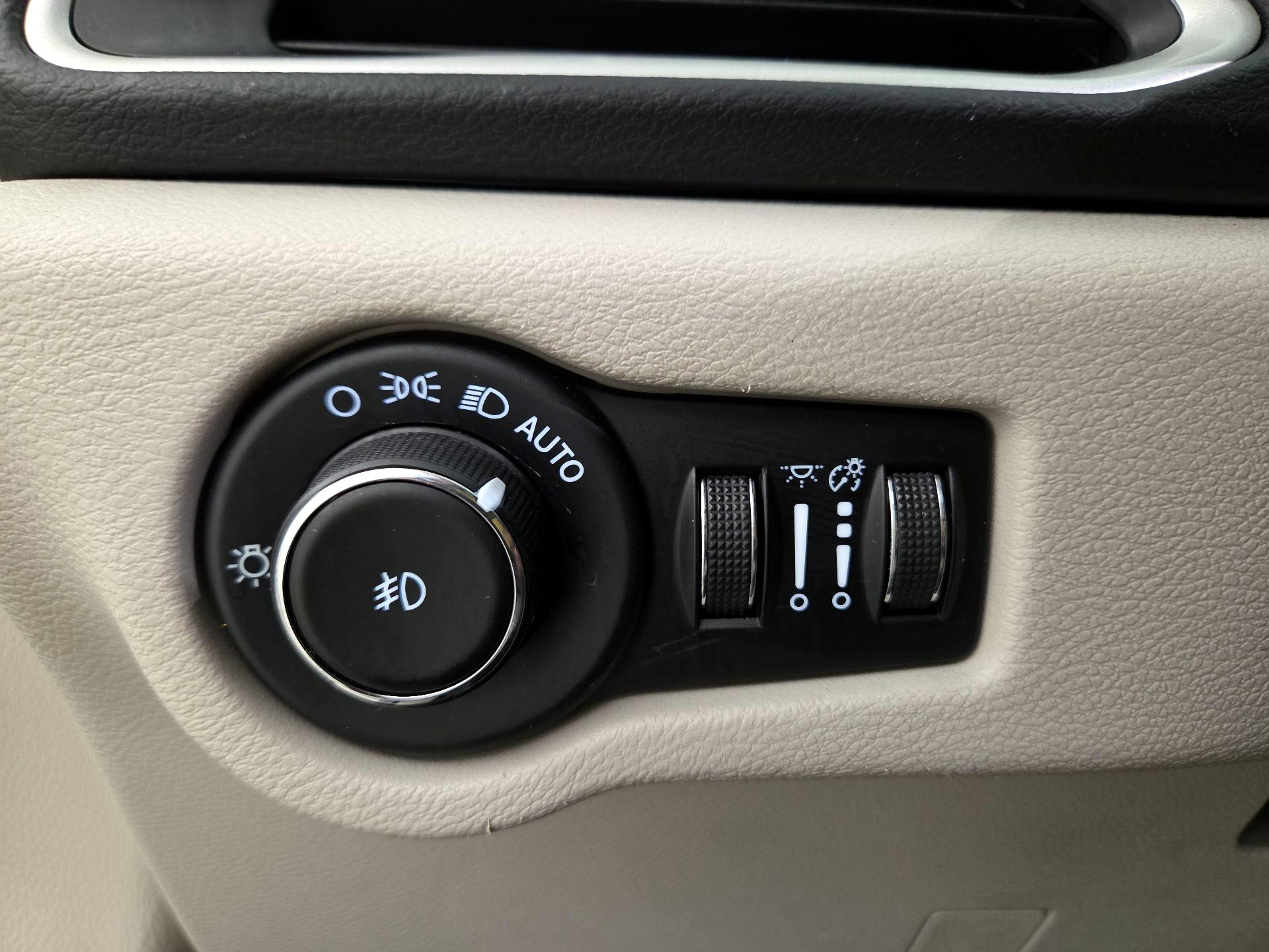 Thumbnail: 2021 Chrysler Pacifica - 13