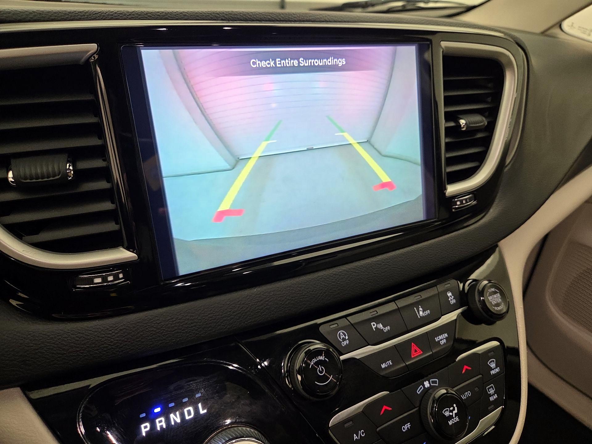 Thumbnail: 2021 Chrysler Pacifica - 14