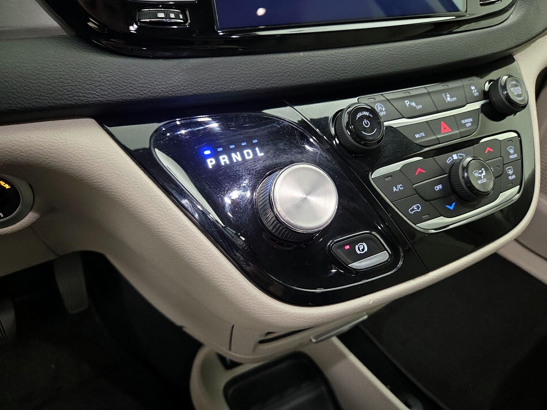 Thumbnail: 2021 Chrysler Pacifica - 17