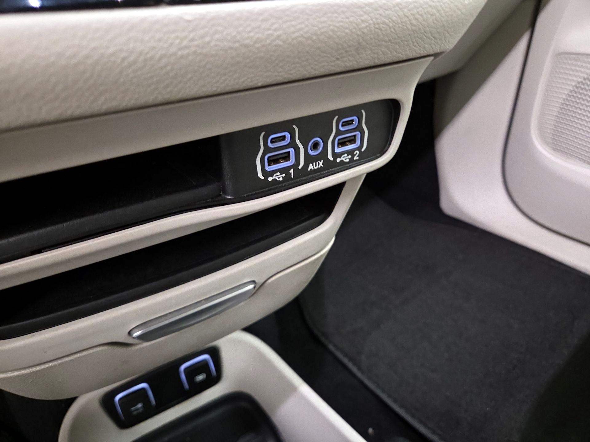 Thumbnail: 2021 Chrysler Pacifica - 18