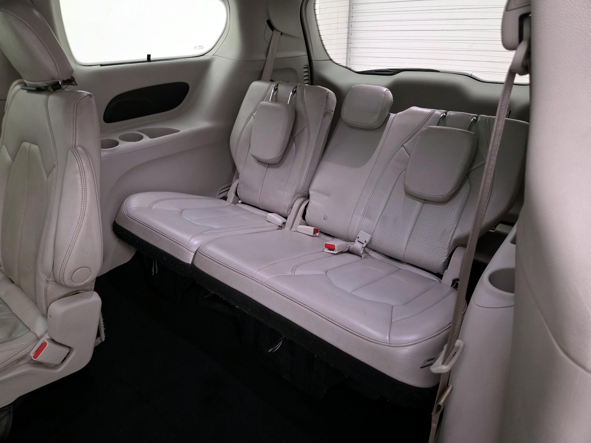 Thumbnail: 2021 Chrysler Pacifica - 20