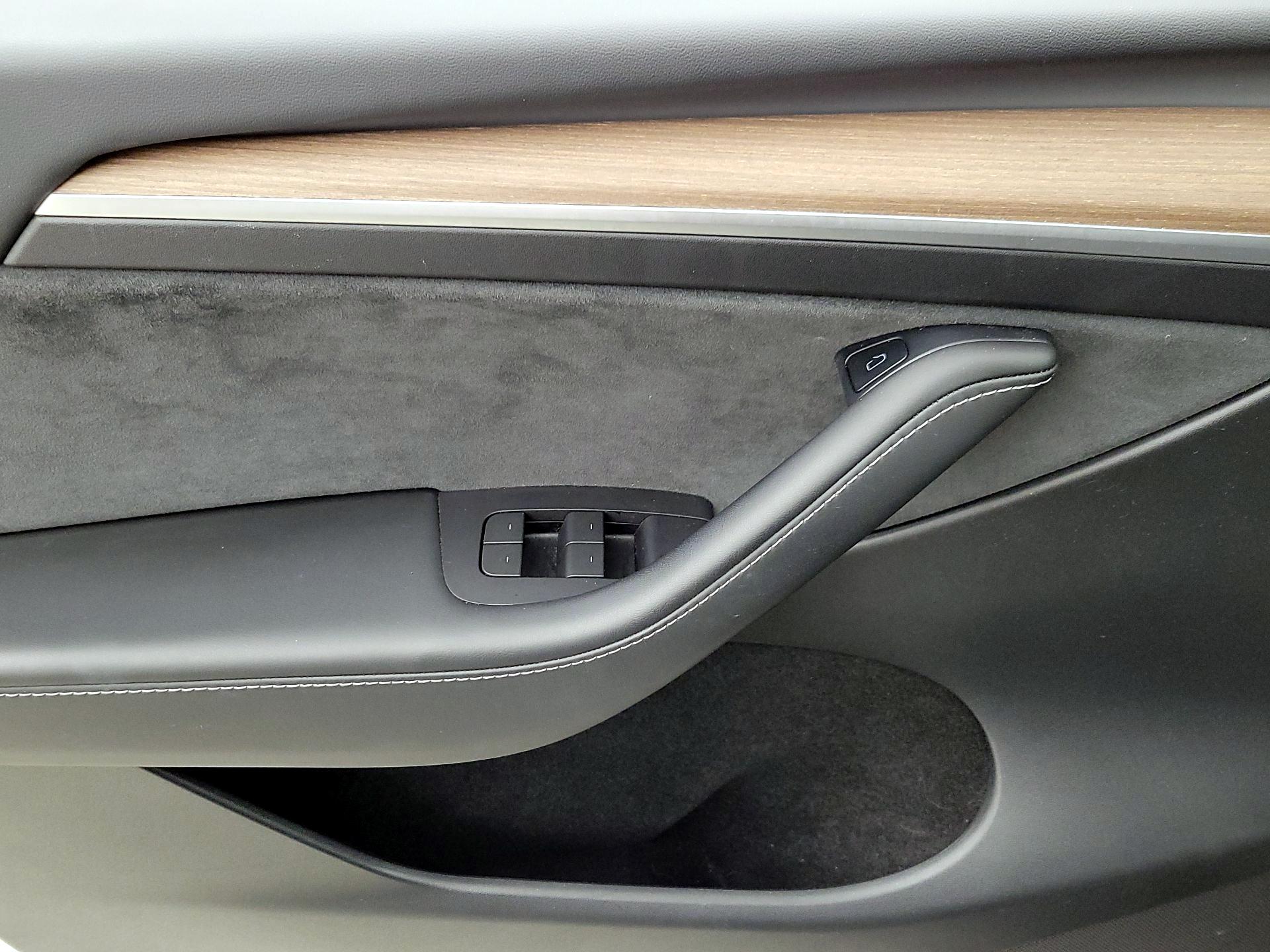 Thumbnail: 2023 Tesla Model Y - 12