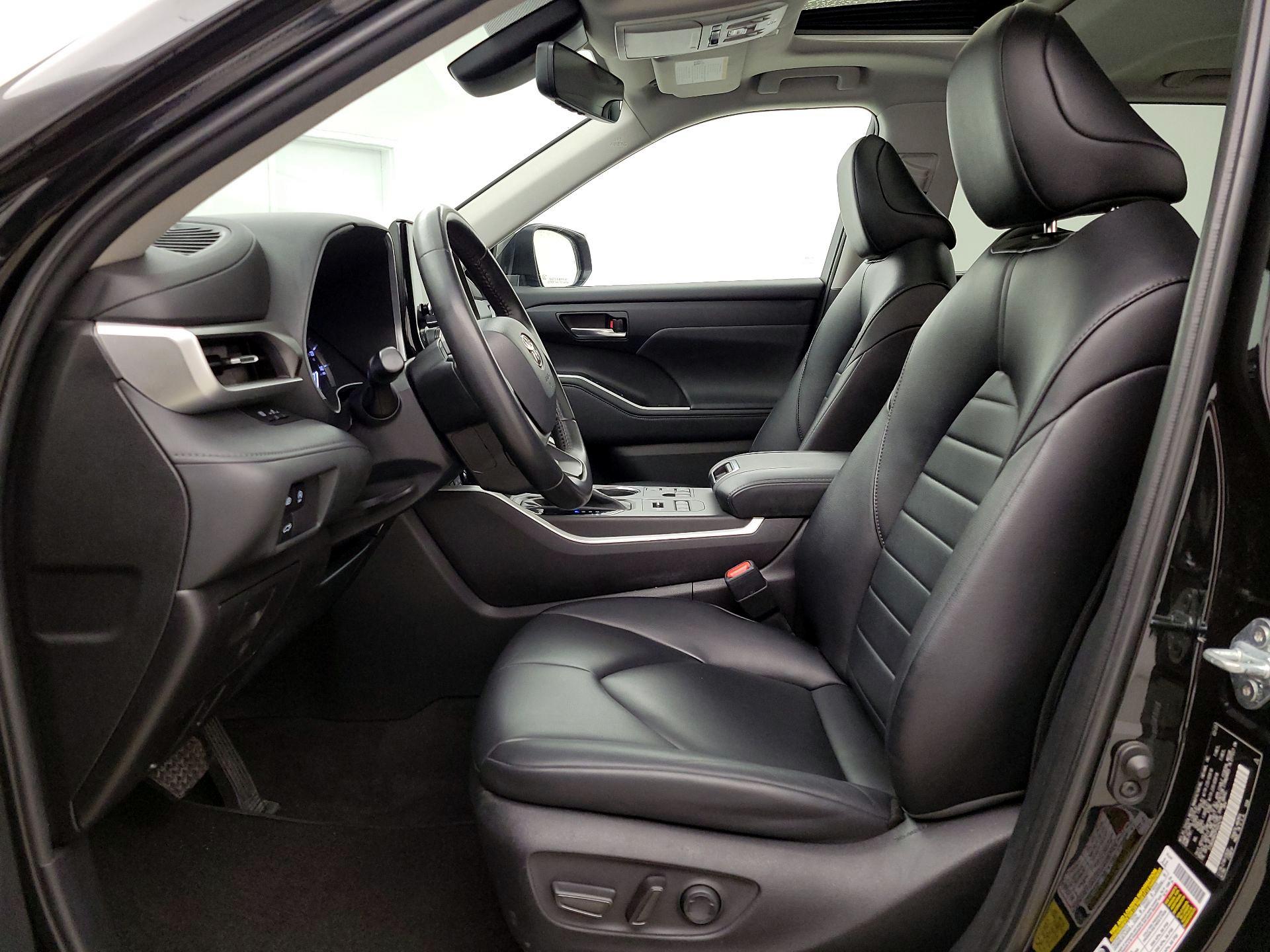 Thumbnail: 2023 Toyota Highlander - 11