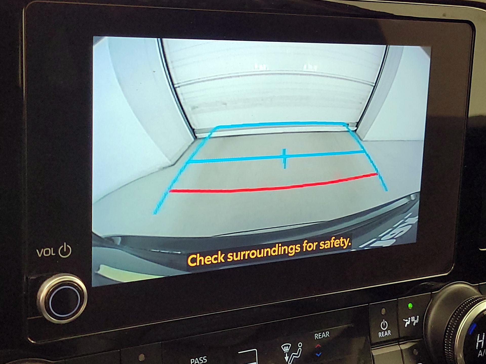 Thumbnail: 2023 Toyota Highlander - 15