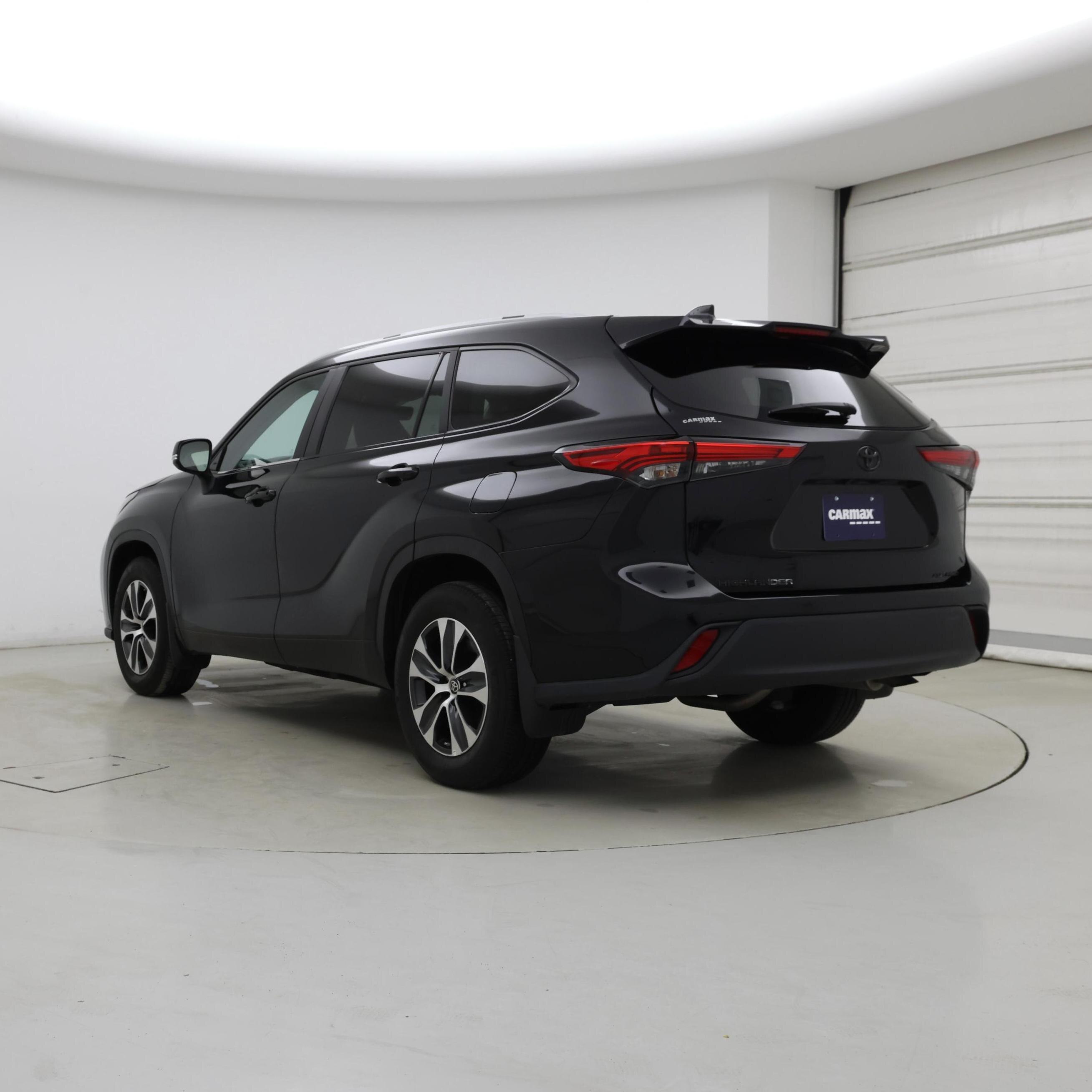 Thumbnail: 2023 Toyota Highlander - 2