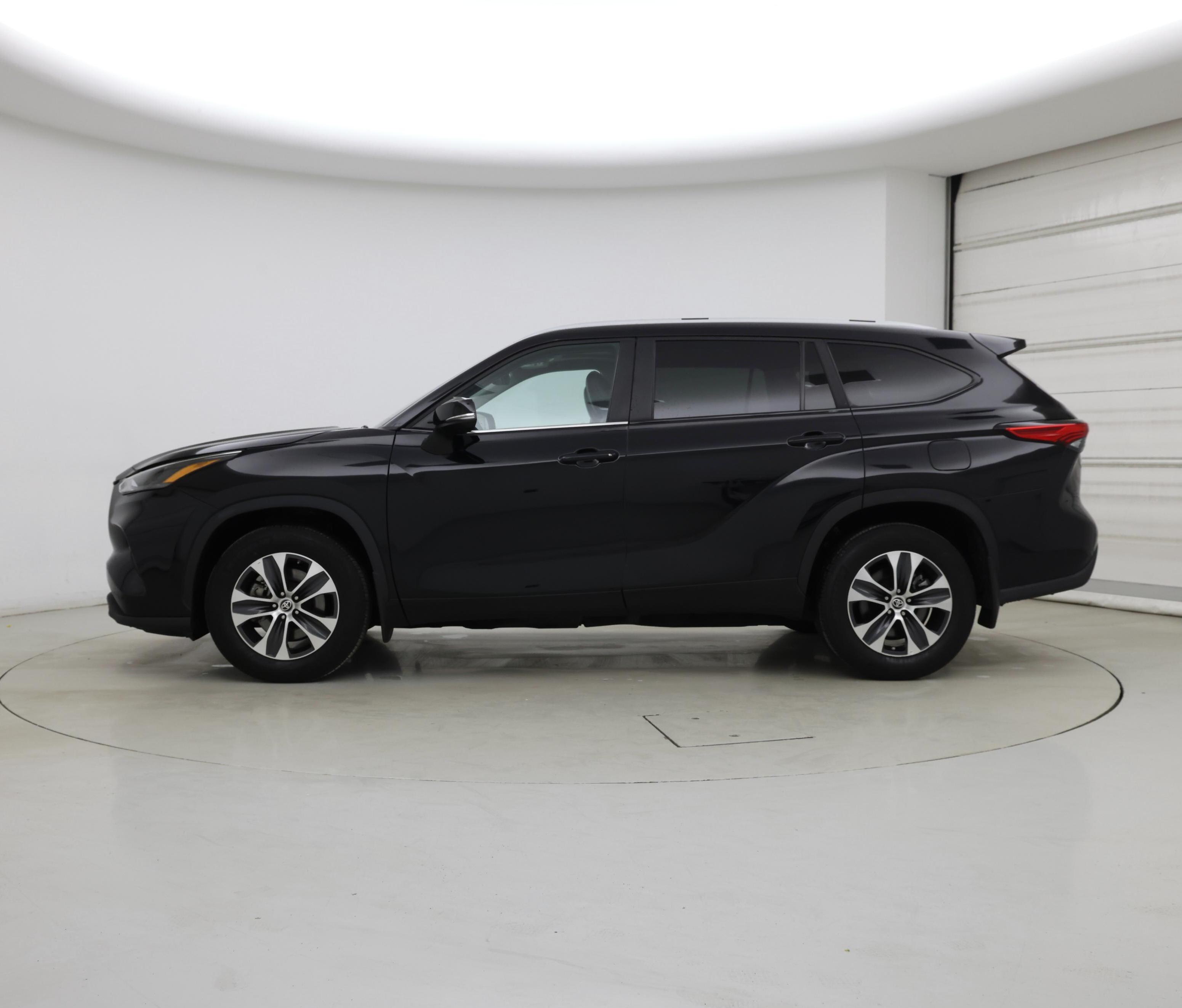 Thumbnail: 2023 Toyota Highlander - 3