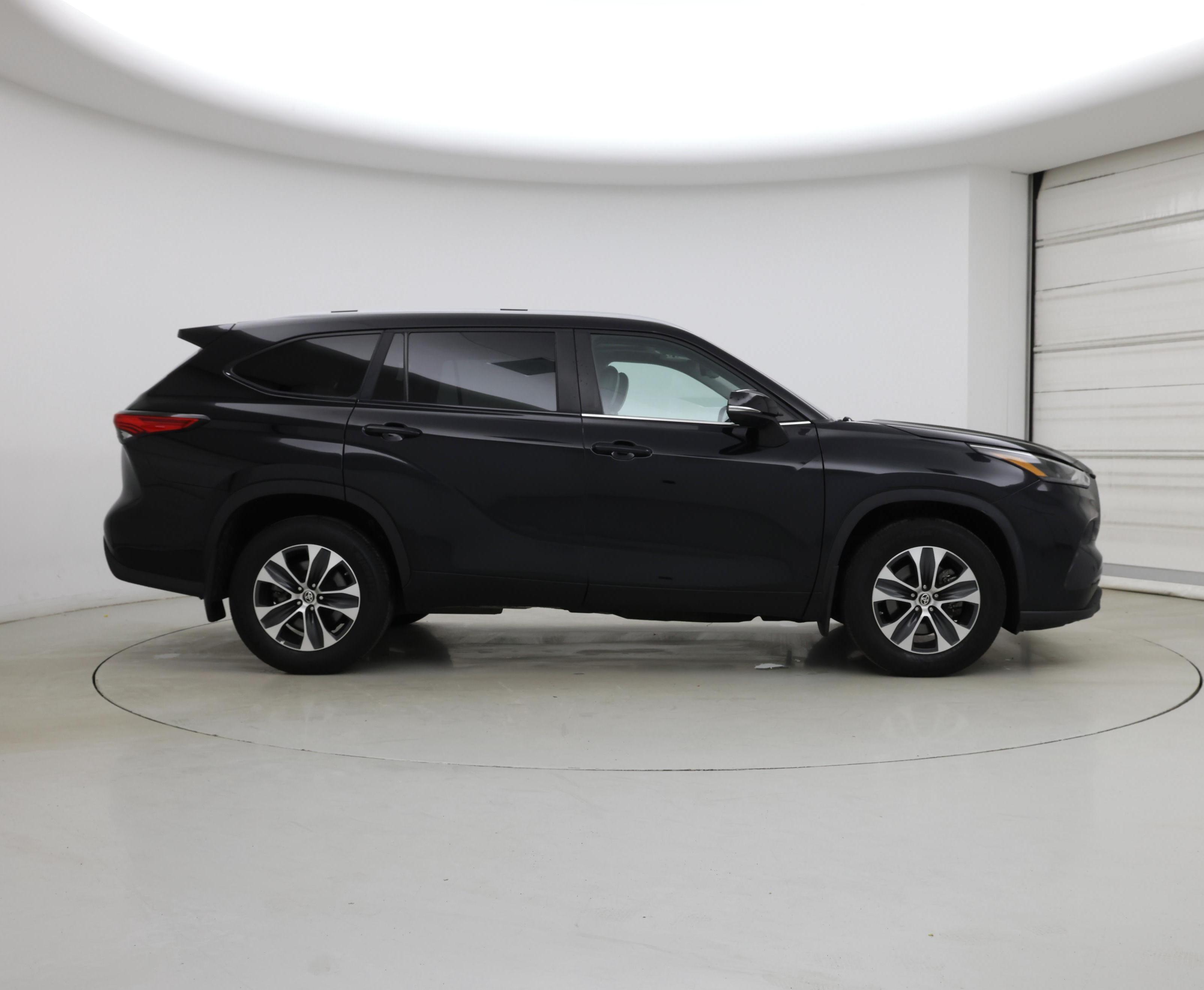 Thumbnail: 2023 Toyota Highlander - 7