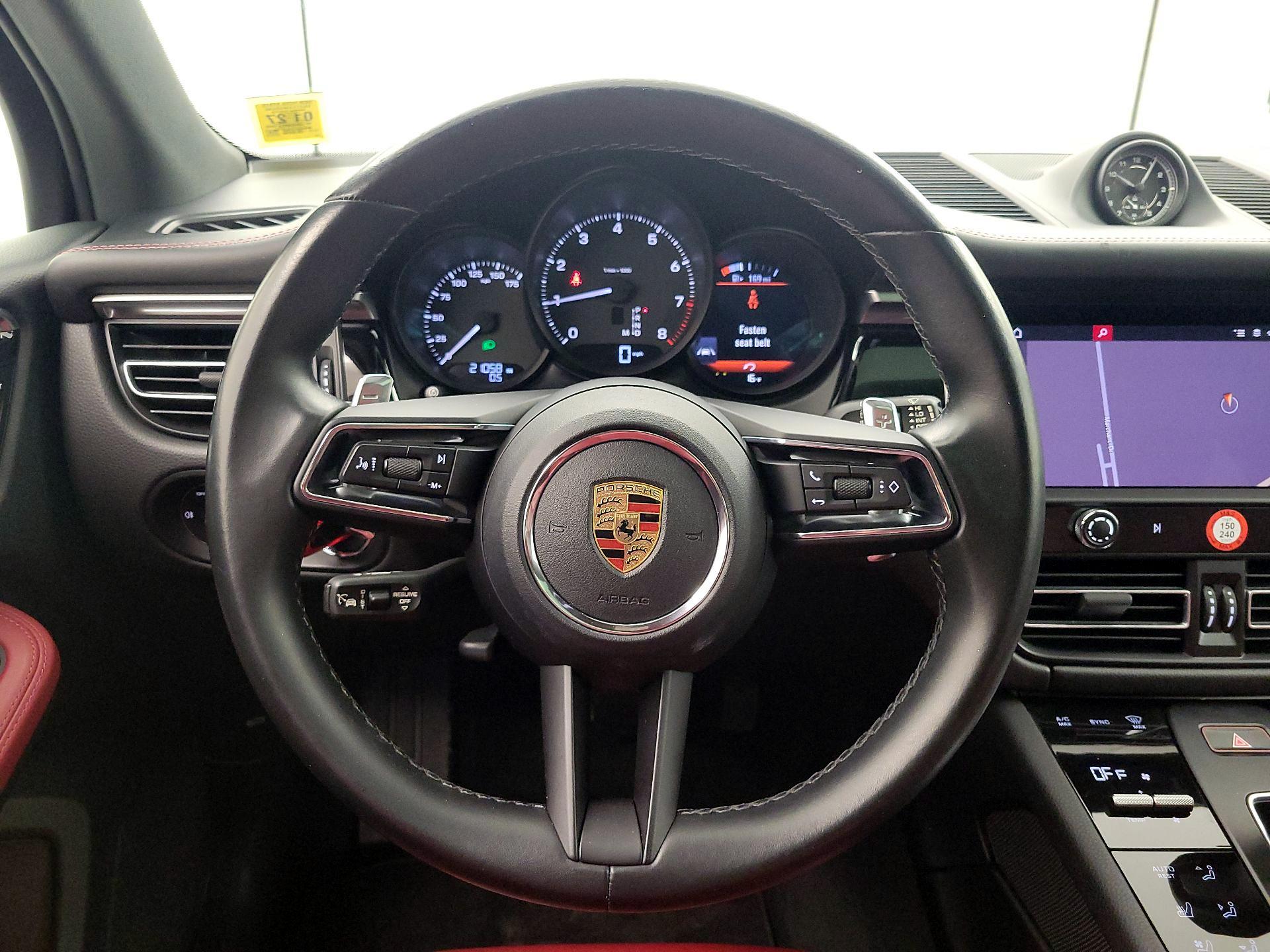 Thumbnail: 2023 Porsche Macan - 10