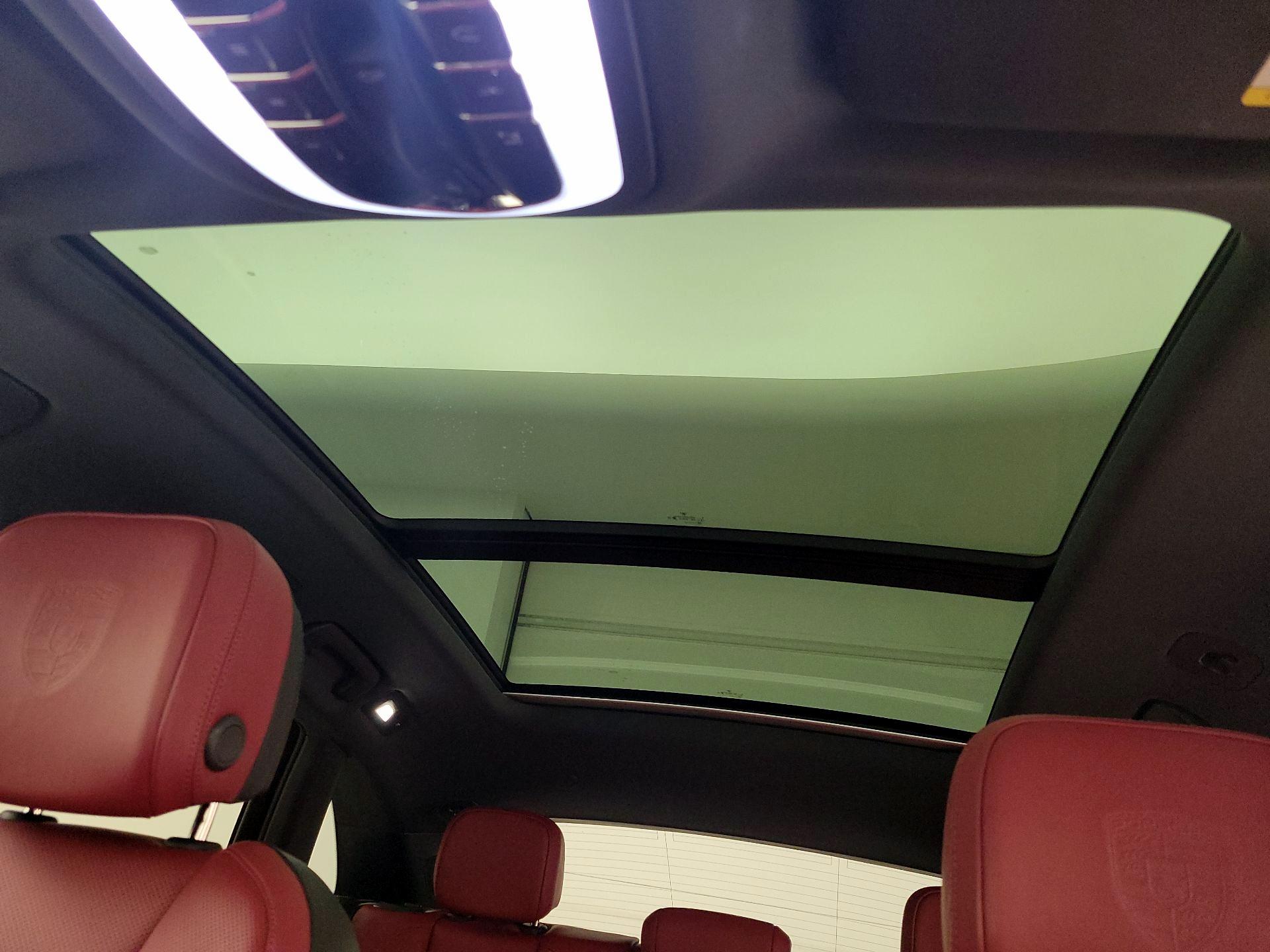 Thumbnail: 2023 Porsche Macan - 20