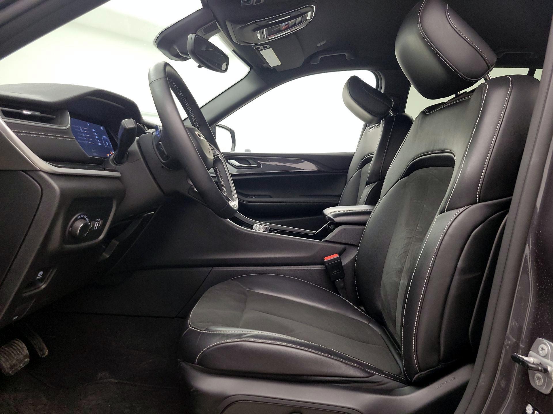 Thumbnail: 2022 Jeep Grand Cherokee - 11