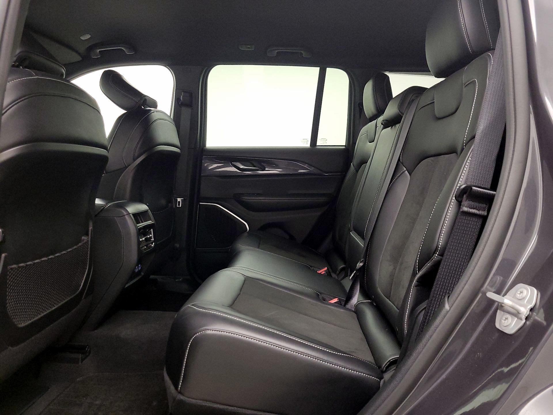 Thumbnail: 2022 Jeep Grand Cherokee - 19