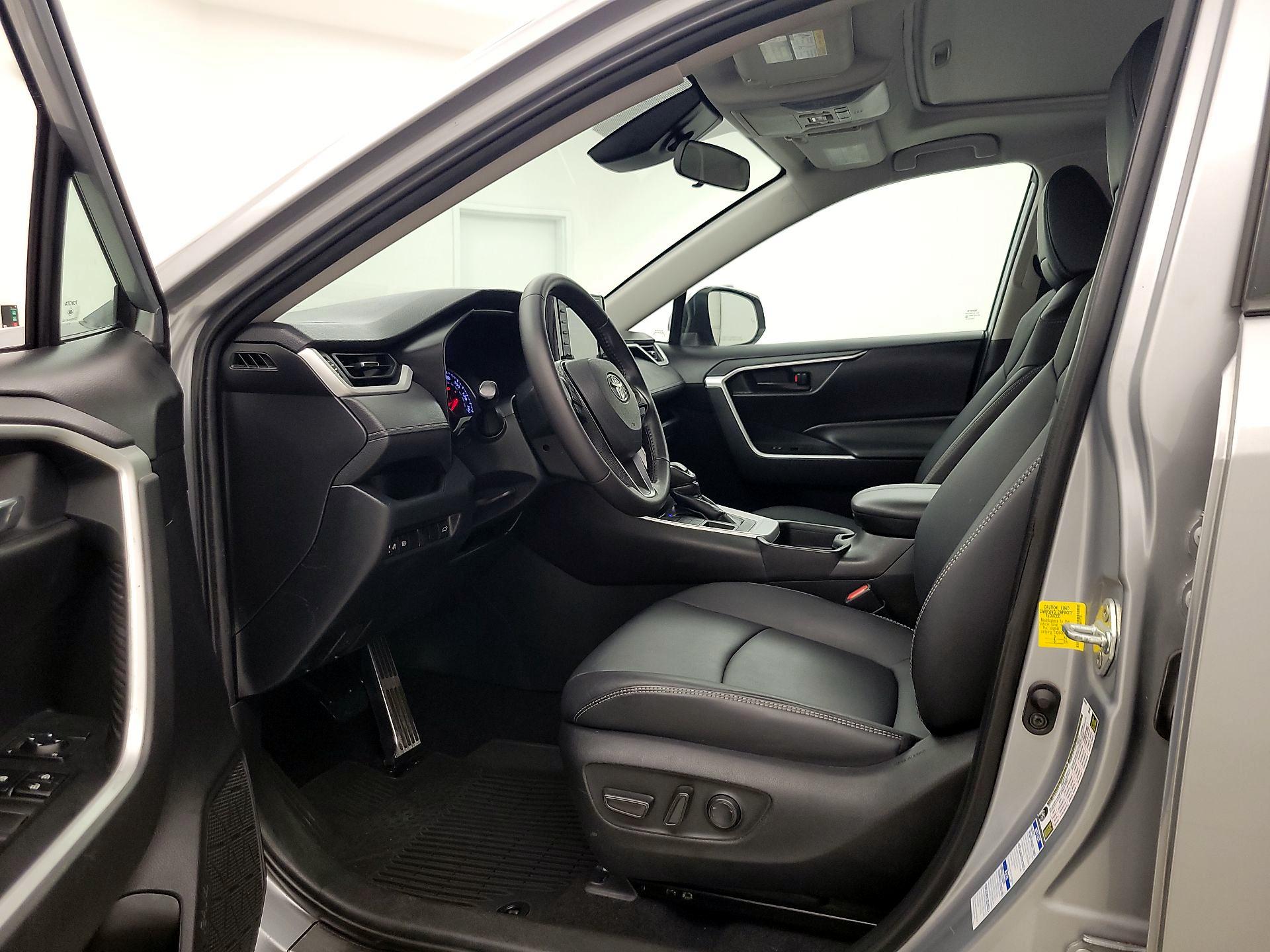 Thumbnail: 2020 Toyota RAV4 - 11