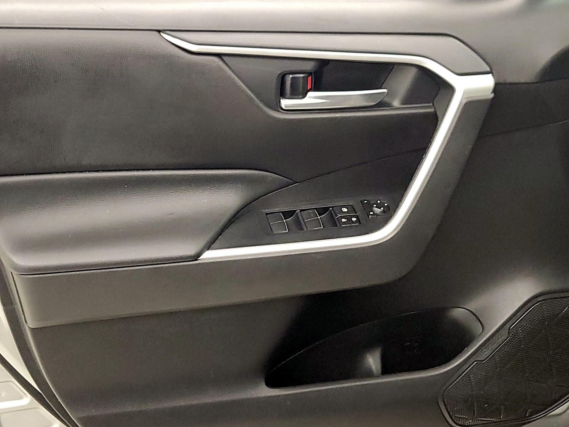 Thumbnail: 2020 Toyota RAV4 - 12